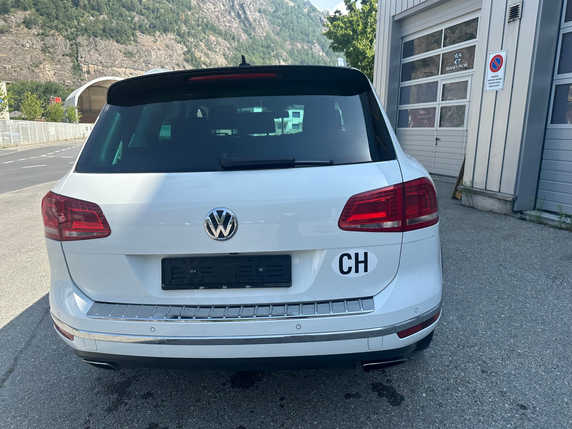 VW Touareg 3.0 TDI BMT Executive Edition Tiptronic-image-12