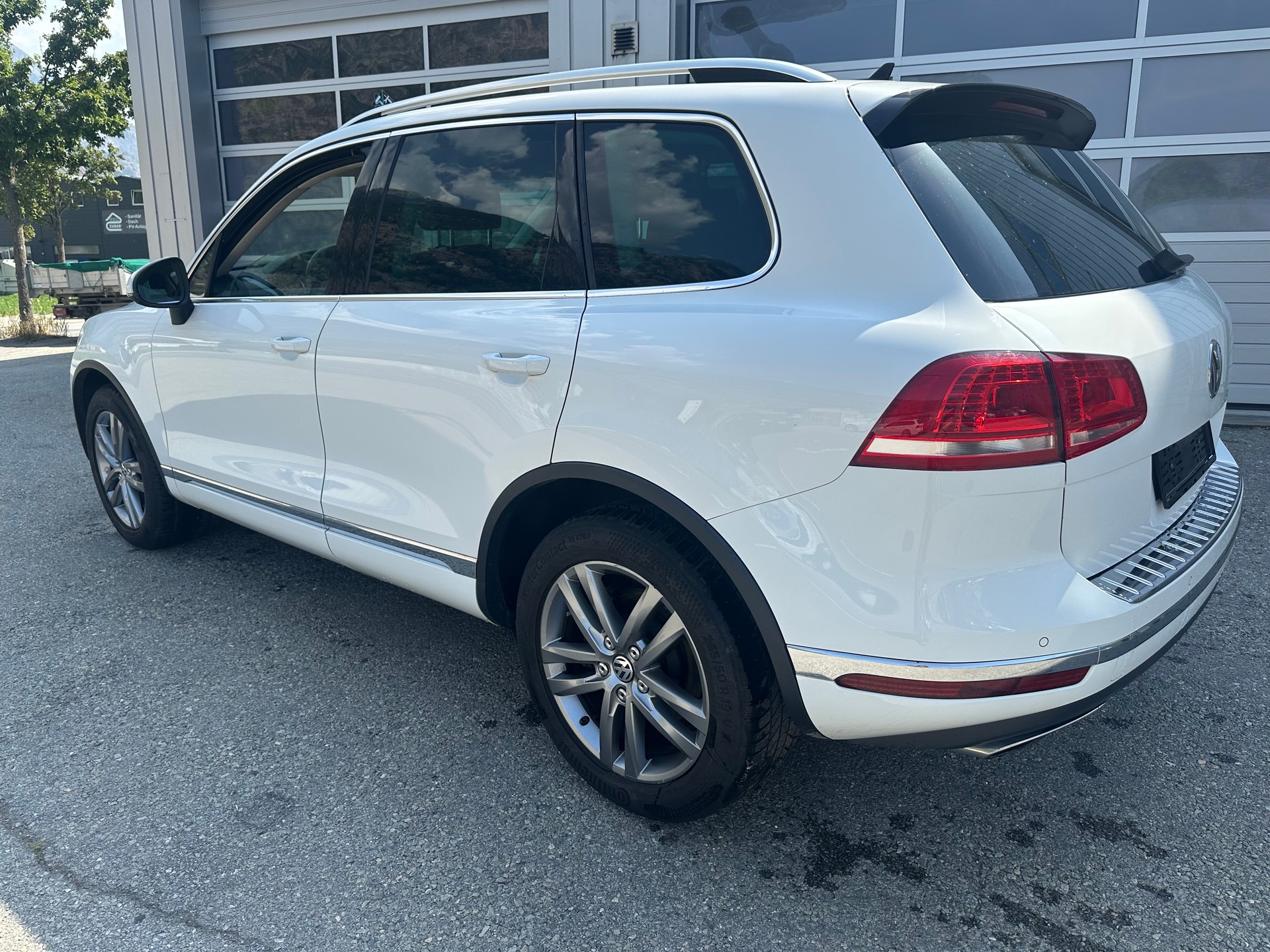 VW Touareg 3.0 TDI BMT Executive Edition Tiptronic-image-15