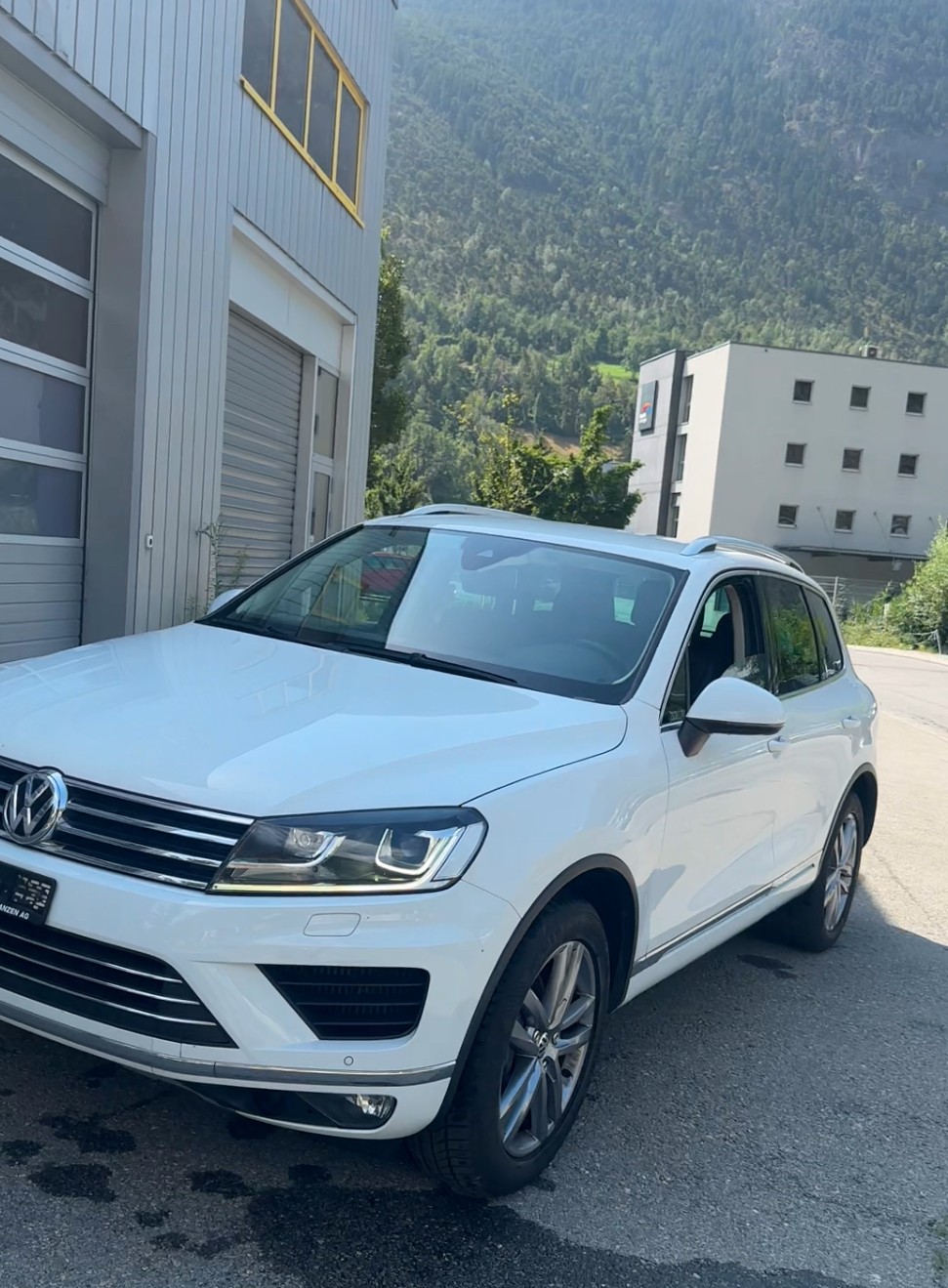 VW Touareg 3.0 TDI BMT Executive Edition Tiptronic-image-3