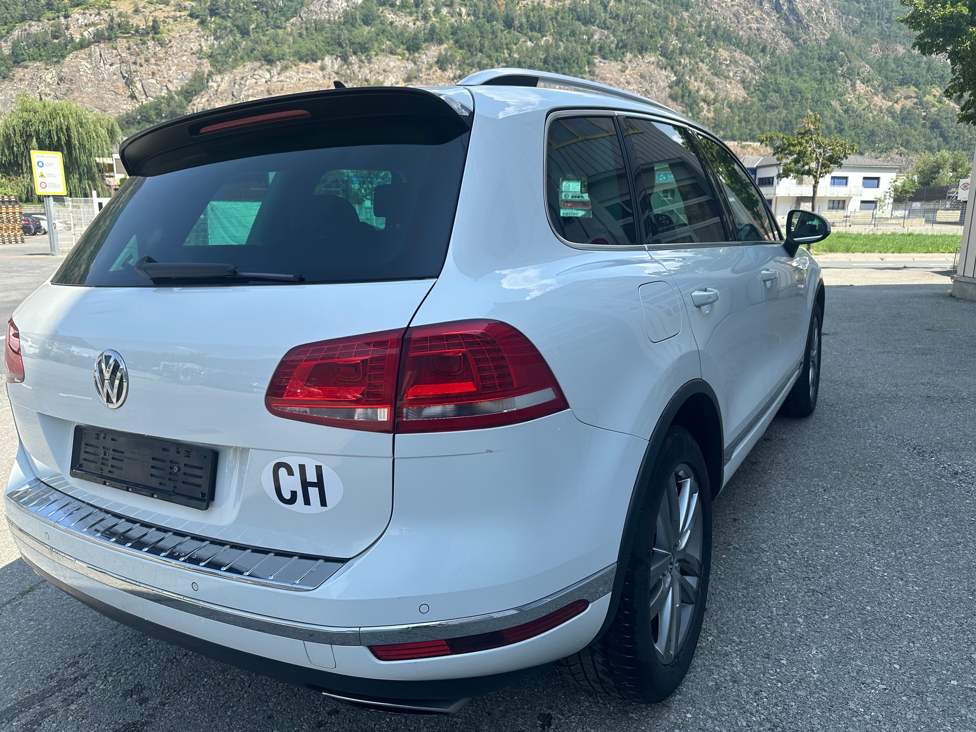 VW Touareg 3.0 TDI BMT Executive Edition Tiptronic-image-14