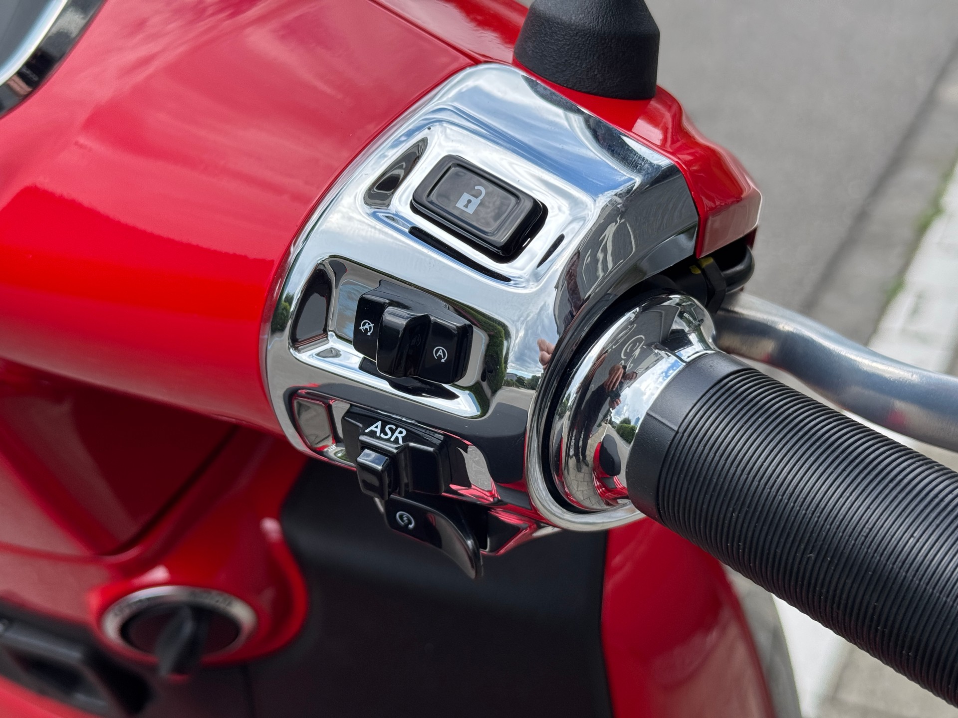 PIAGGIO Vespa GTS 125 Super RST Euro 5+-image-9