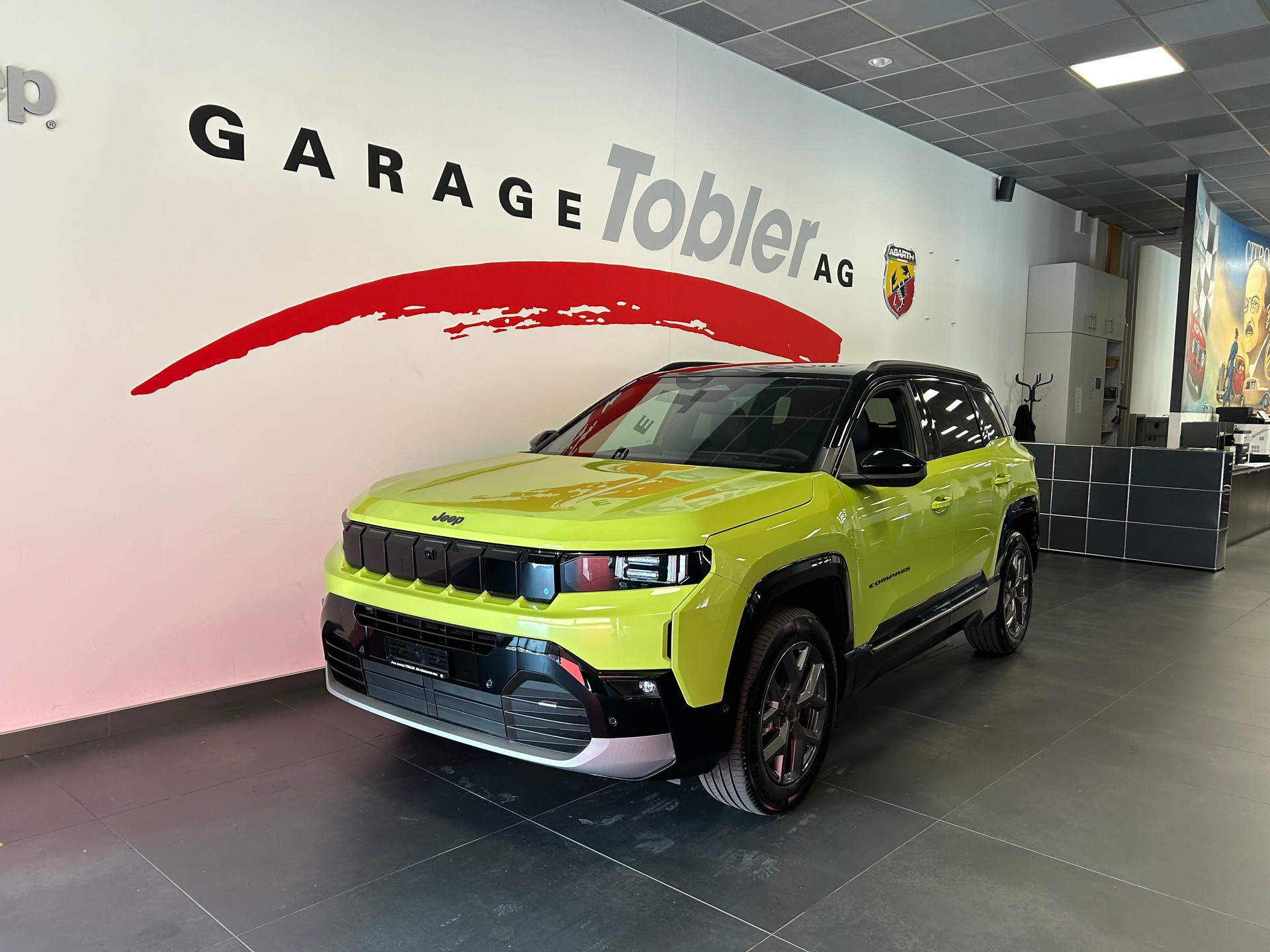 JEEP Compass 1.2 T e-Hybrid First Edition Pack Plus & SKY-showroom-element-1