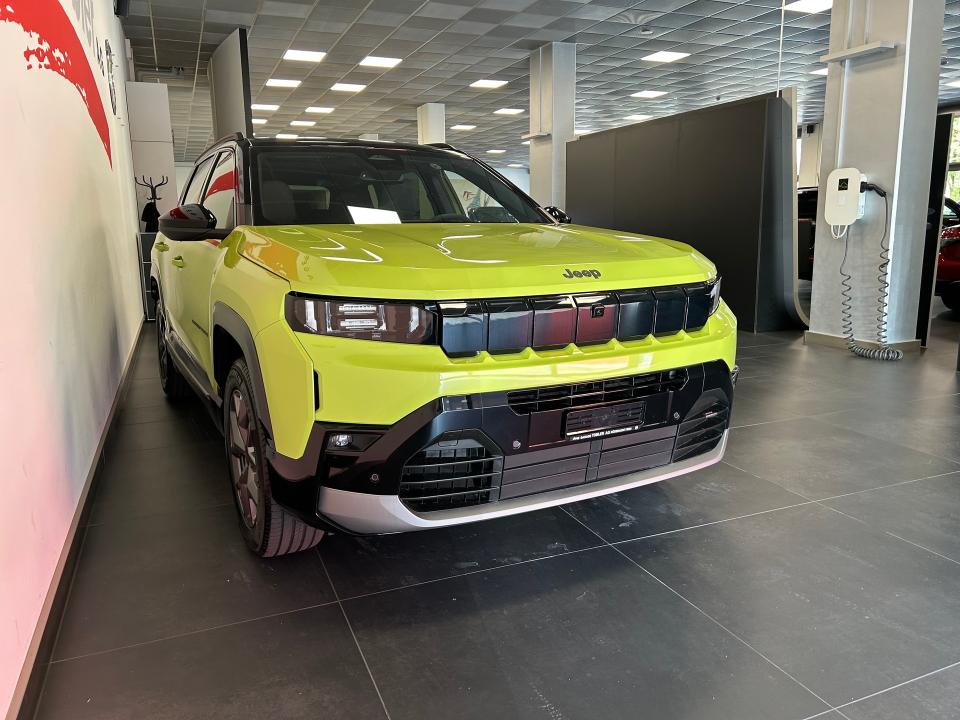 JEEP Compass 1.2 T e-Hybrid First Edition Pack Plus & SKY-showroom-element-3