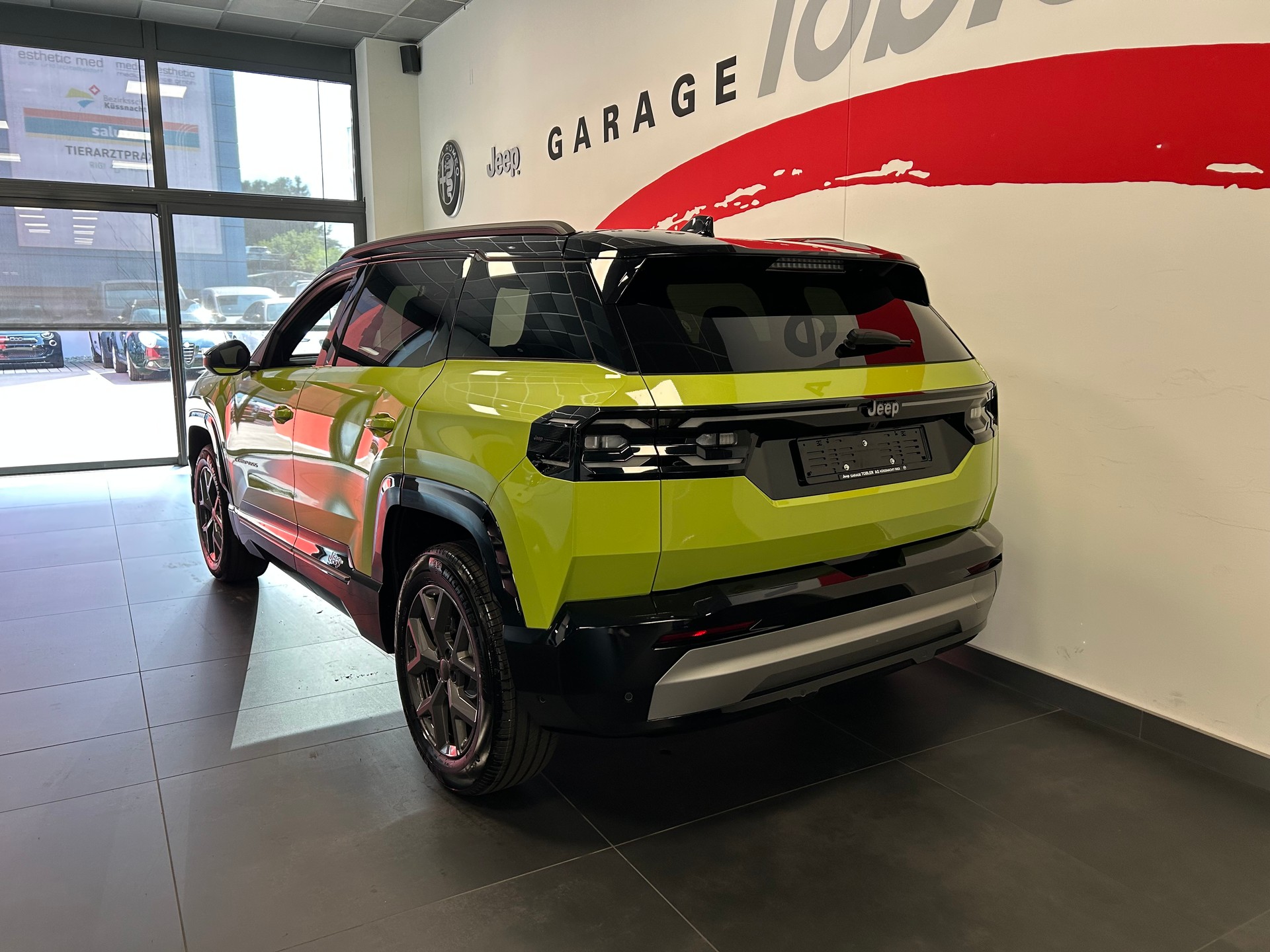 JEEP Compass 1.2 T e-Hybrid First Edition Pack Plus & SKY-image-13