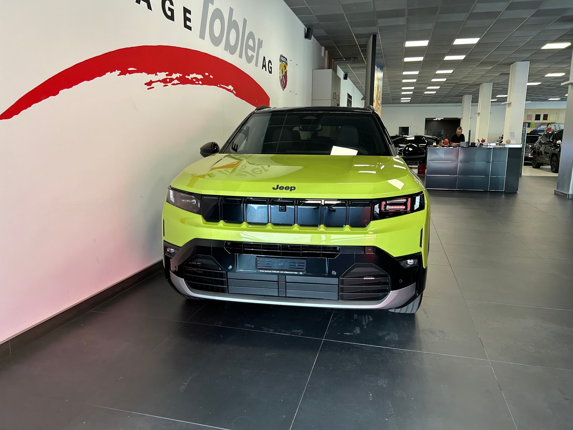 JEEP Compass 1.2 T e-Hybrid First Edition Pack Plus & SKY-showroom-element-2