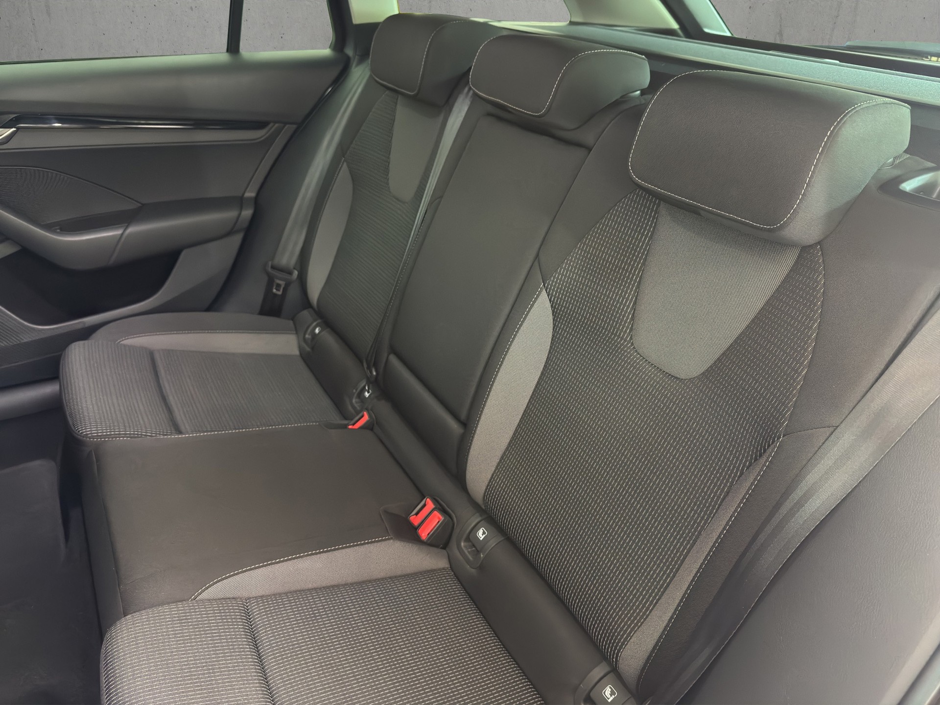 SKODA Octavia Combi 1.5 TSI mHEV DSG Ambition-image-9