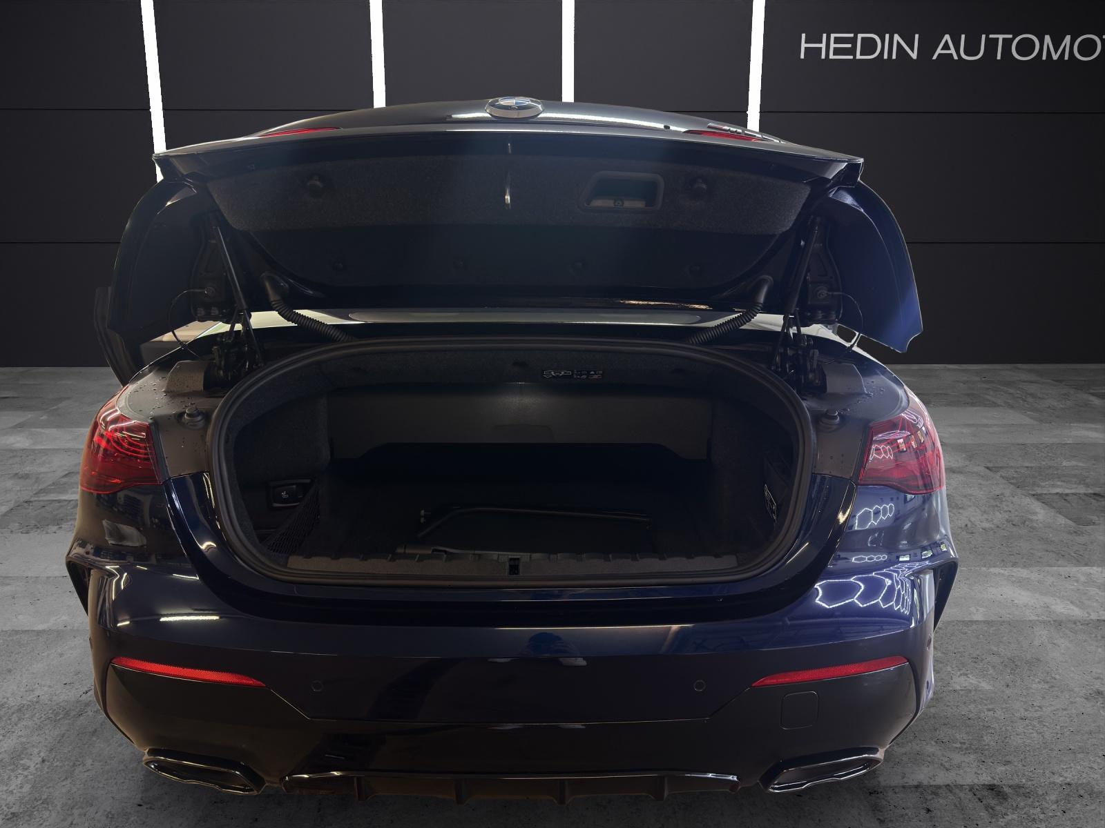 BMW M440i xDrive Cabrio-image-12