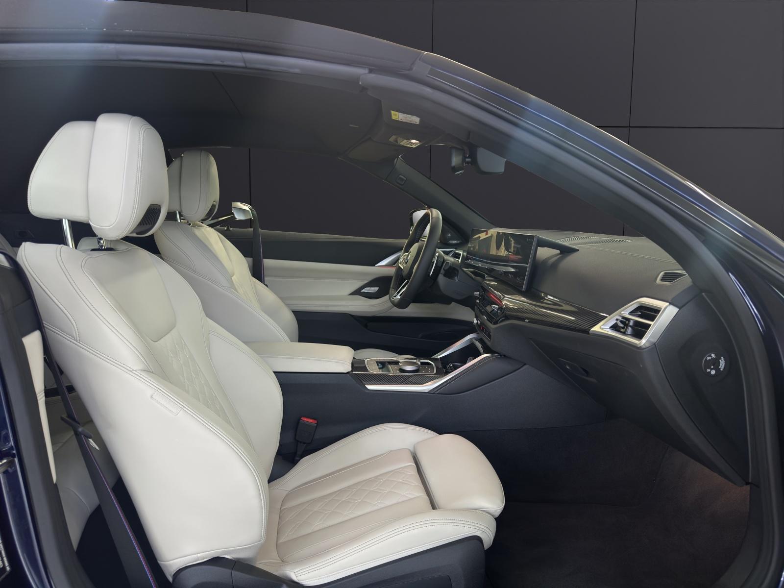 BMW M440i xDrive Cabrio-image-14