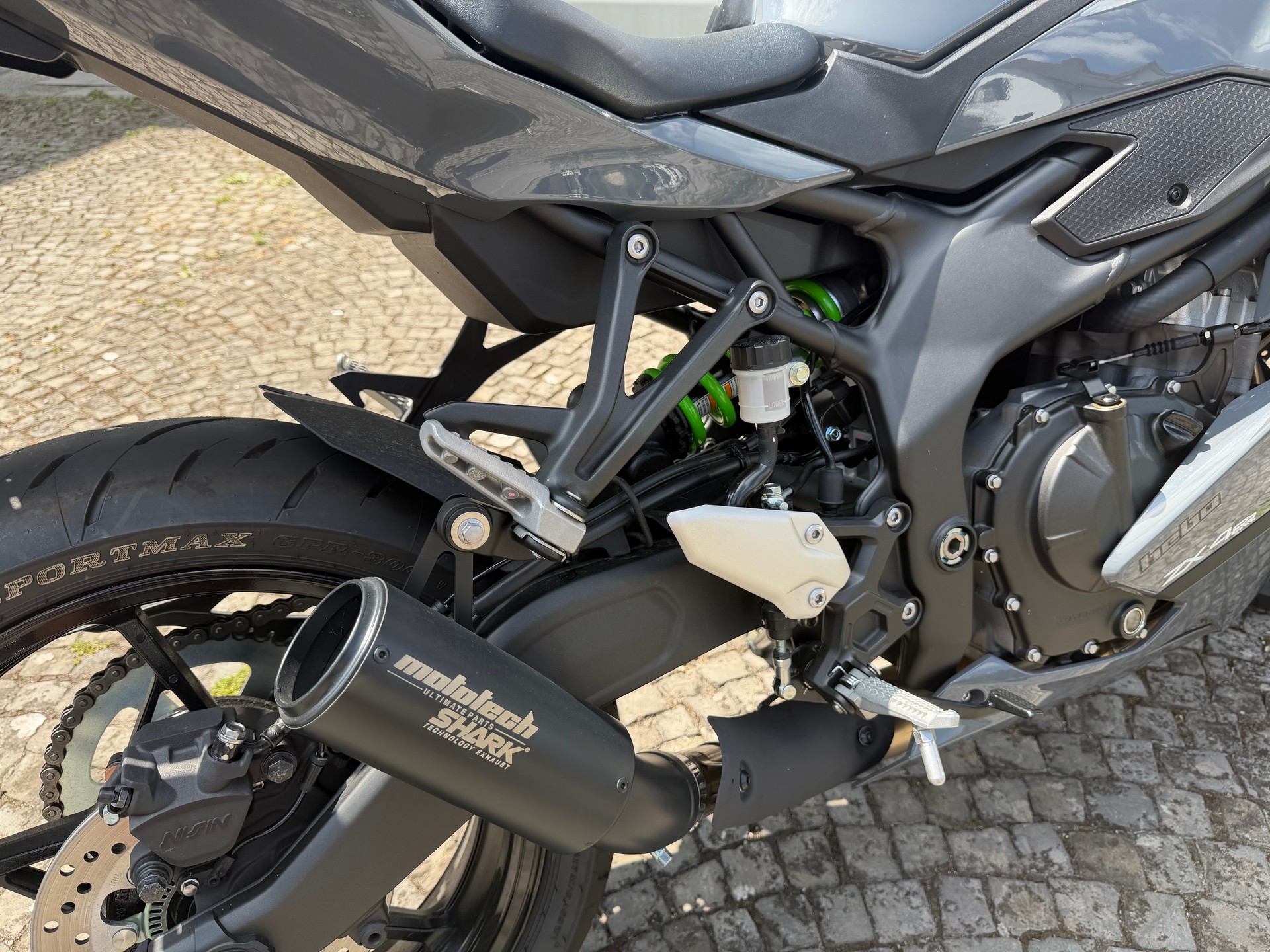KAWASAKI NINJA ZX-4RR MY26 (auf 35kW gedrosselt)-image-12