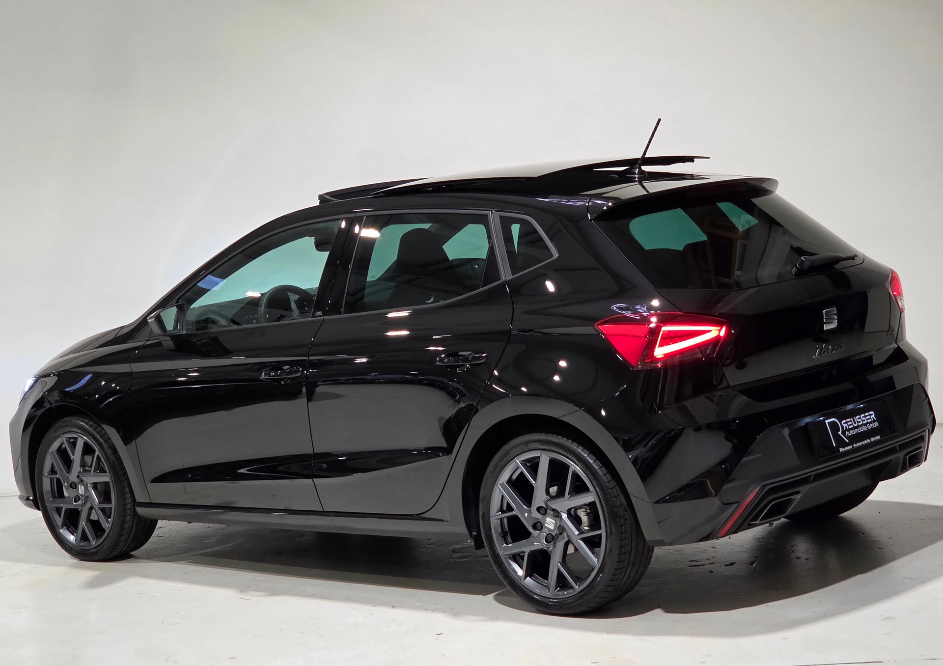 SEAT Ibiza 1.5 EcoTSI FR DSG 2026-showroom-element-2