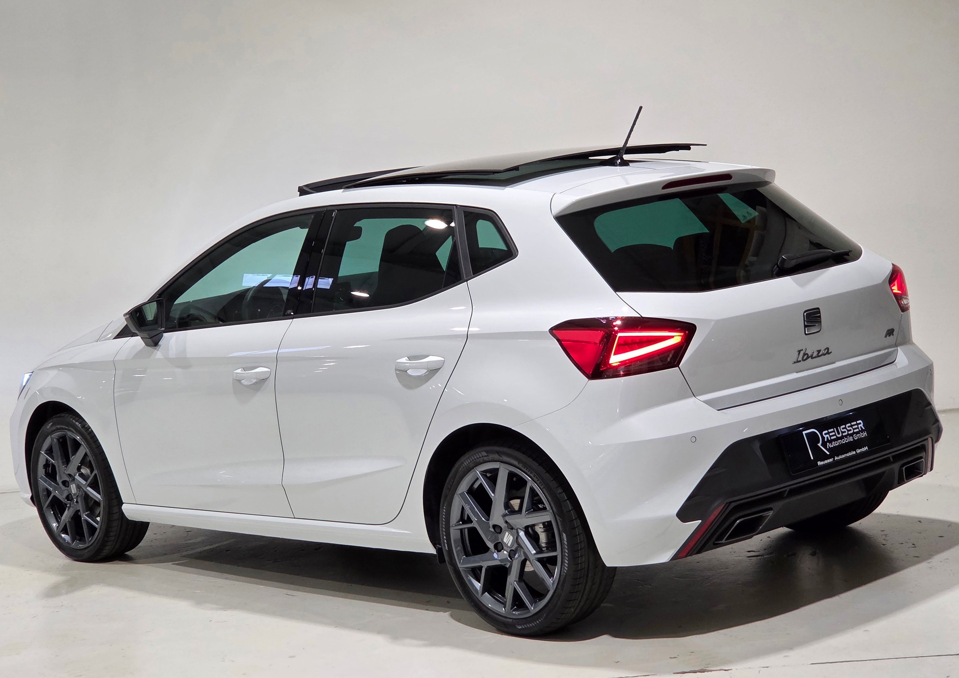 SEAT Ibiza 1.5 EcoTSI FR DSG 2026-showroom-element-2