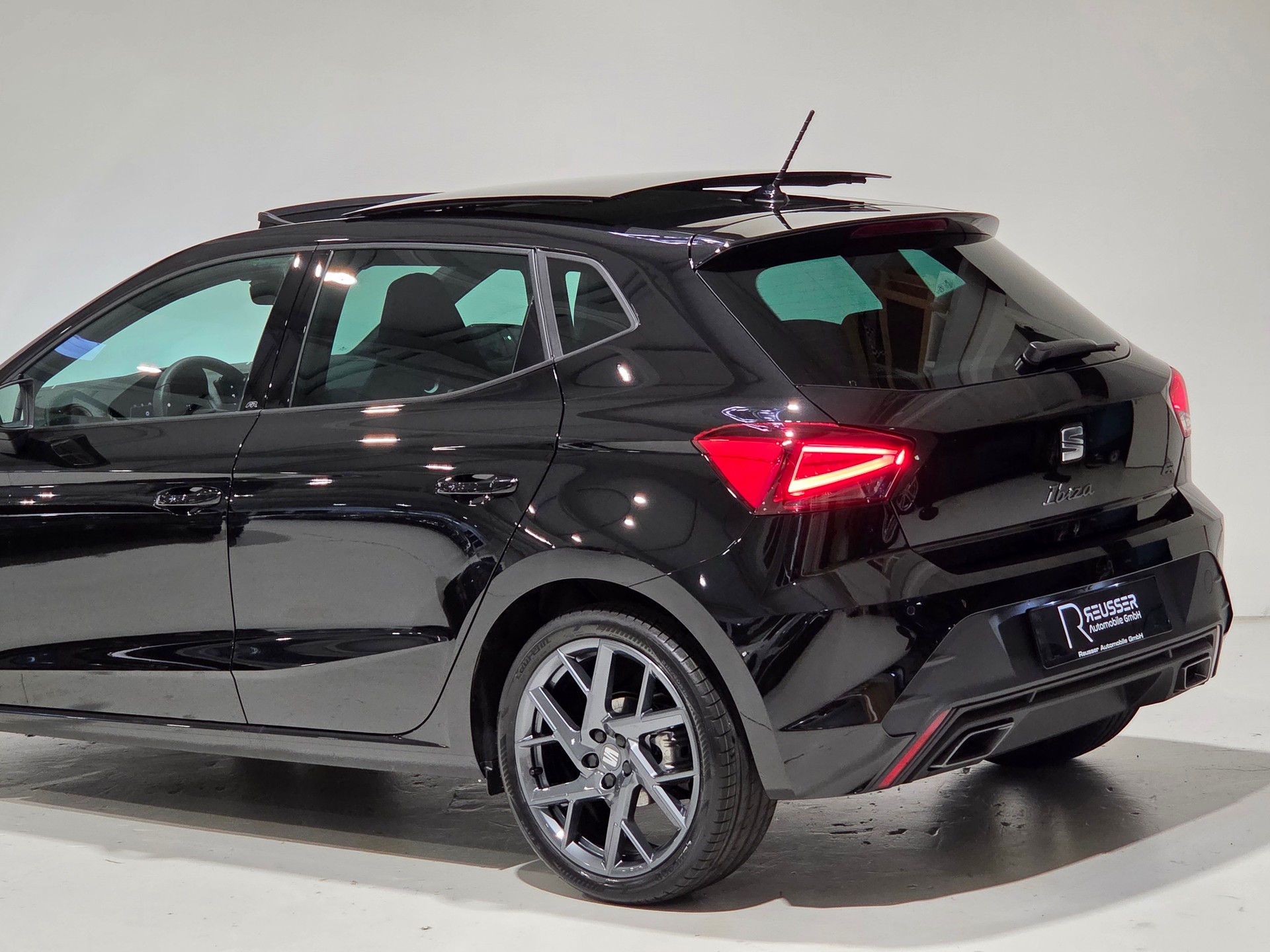 SEAT Ibiza 1.5 EcoTSI FR DSG 2026-showroom-element-3