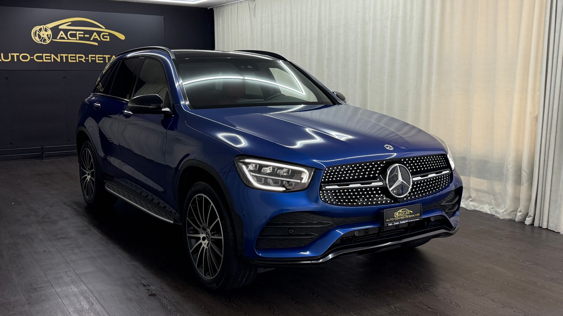 MERCEDES-BENZ GLC 300 e AMG Line 4Matic 9G-Tronic-showroom-element-2