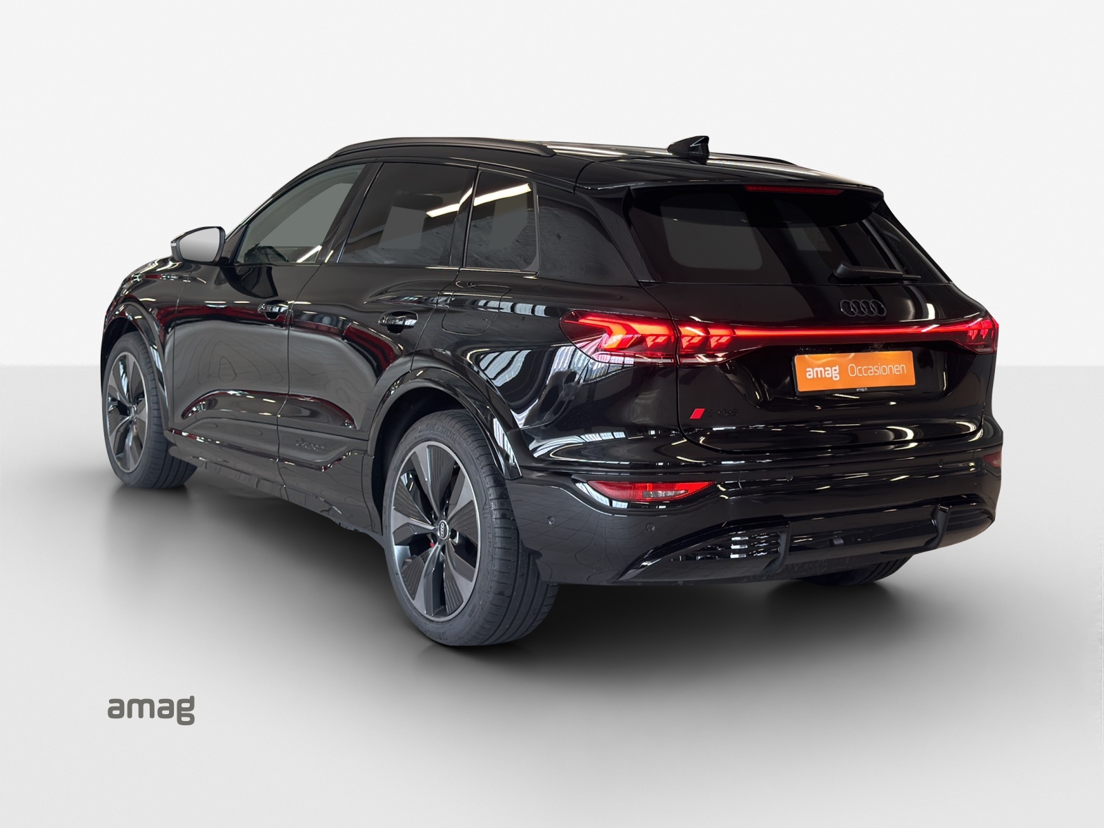 AUDI SQ6 e-tron quattro-showroom-element-2