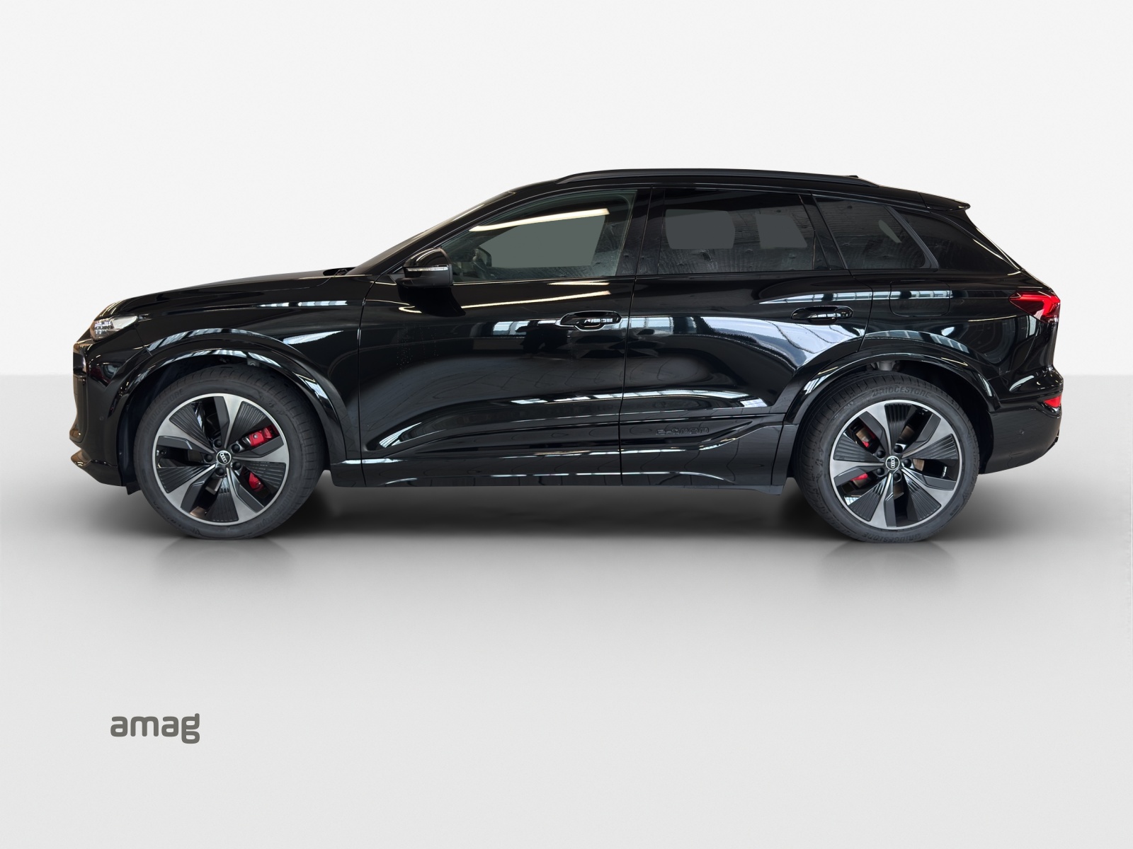 AUDI SQ6 e-tron quattro-showroom-element-1