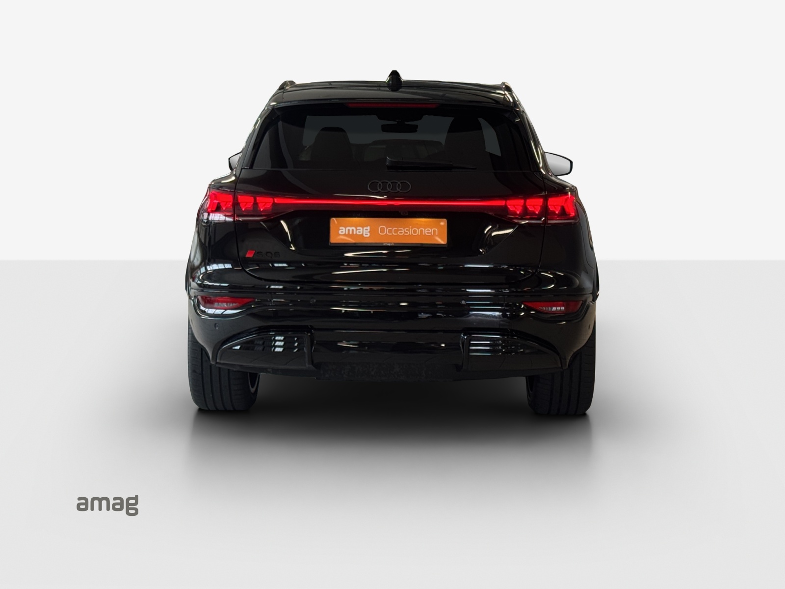 AUDI SQ6 e-tron quattro-showroom-element-3