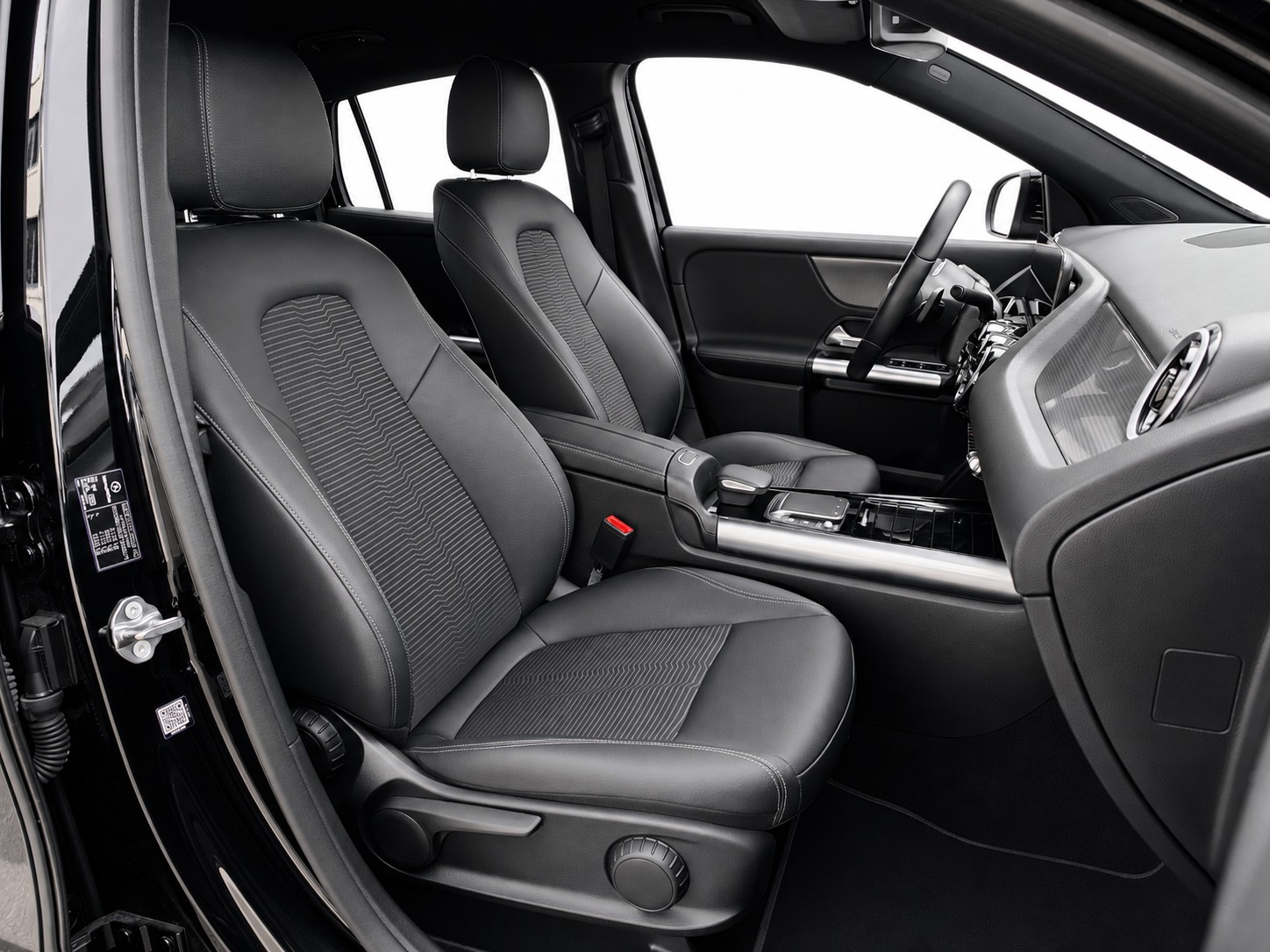 MERCEDES-BENZ GLA 180 d Progressive * CH FAHRZEUG *-image-13