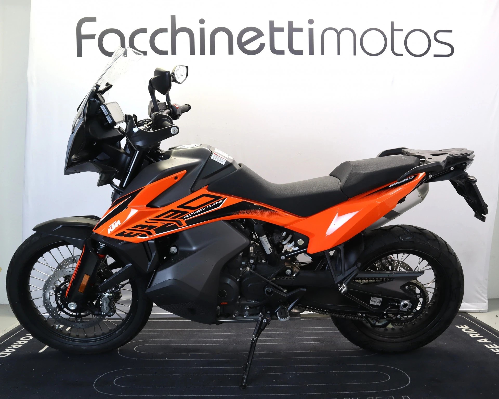 KTM 890 Adventure-image-3