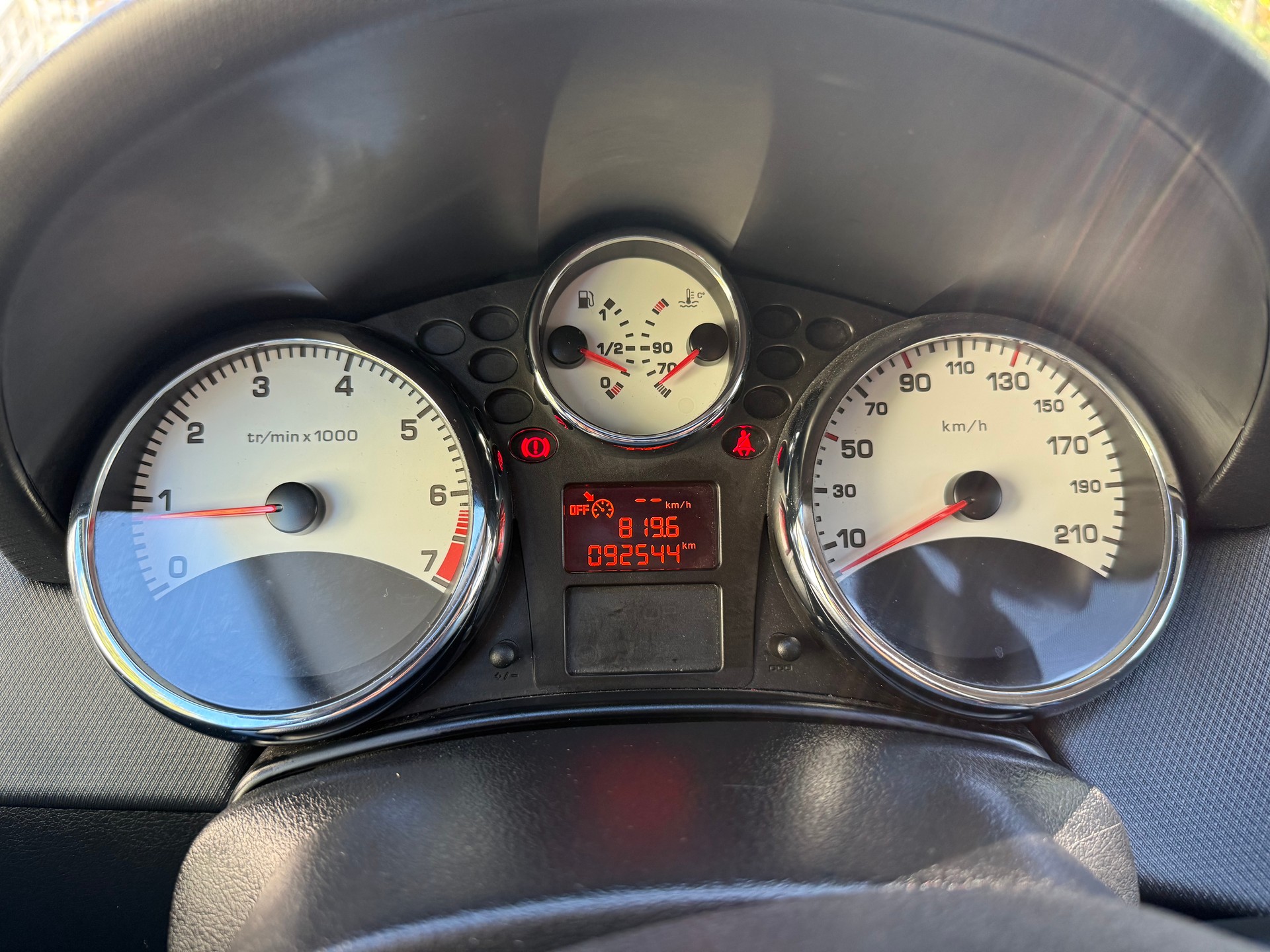 PEUGEOT 207 1.6 16V Swiss Edition-image-27