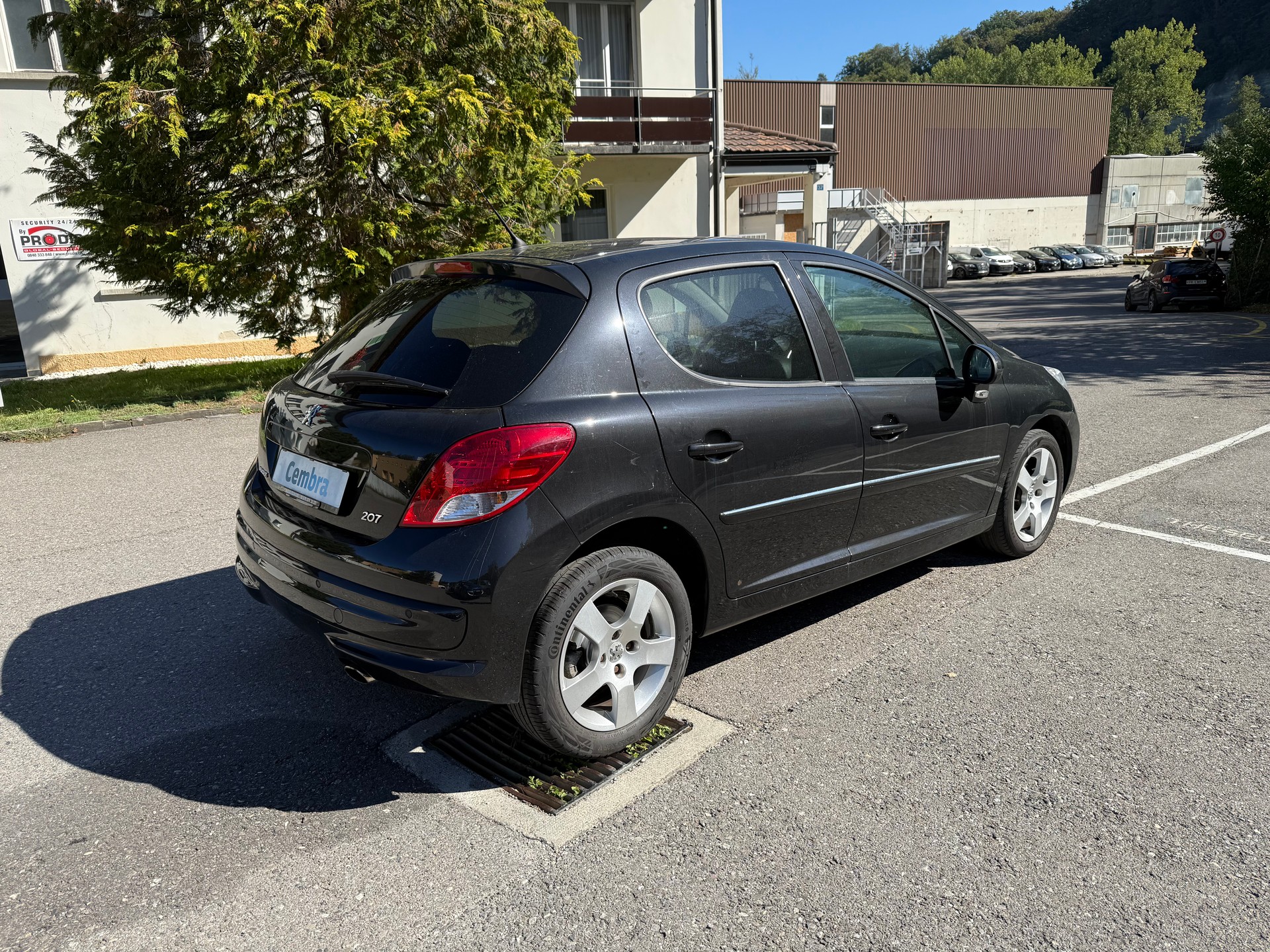 PEUGEOT 207 1.6 16V Swiss Edition-image-5
