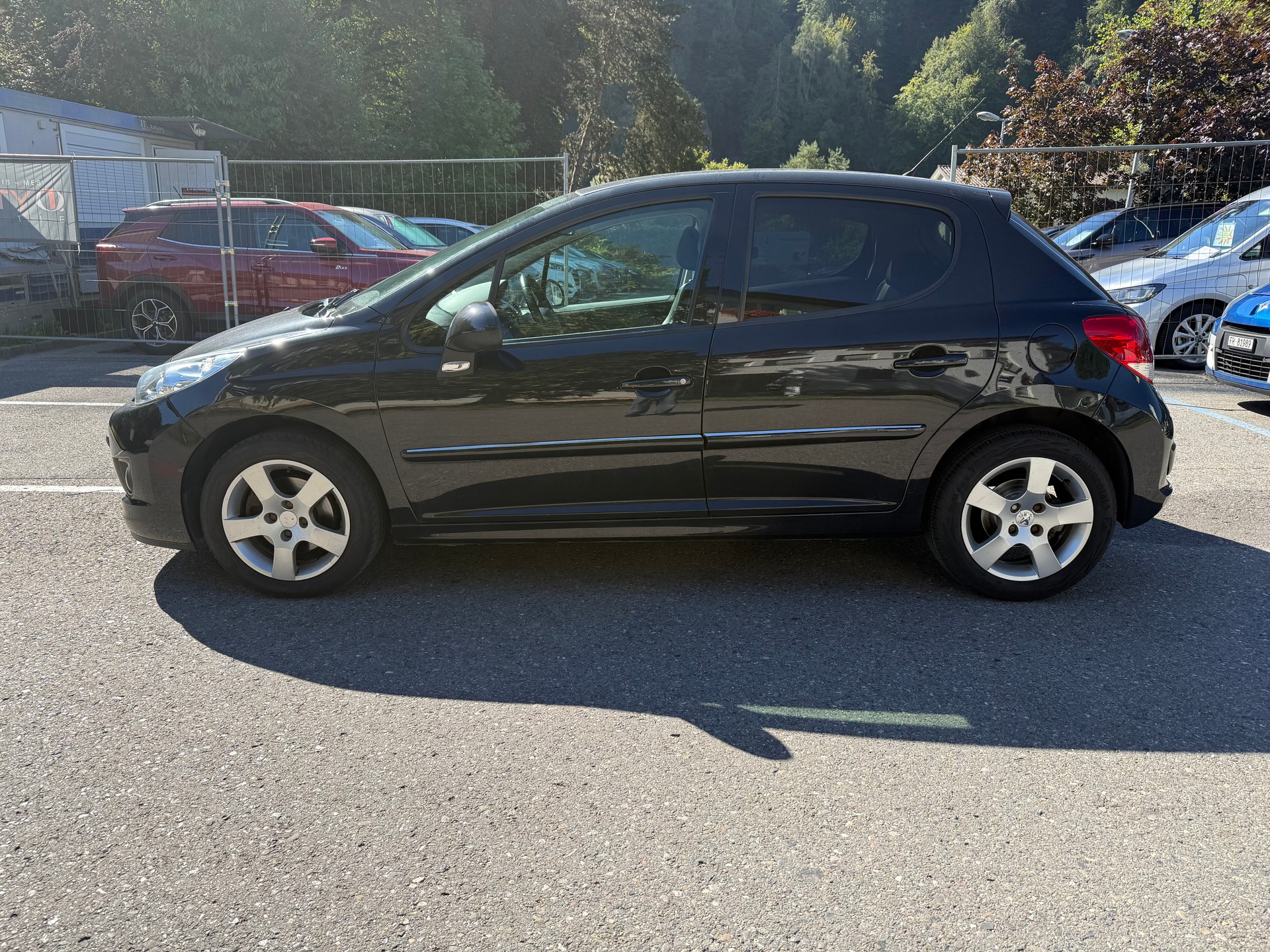 PEUGEOT 207 1.6 16V Swiss Edition-showroom-element-2