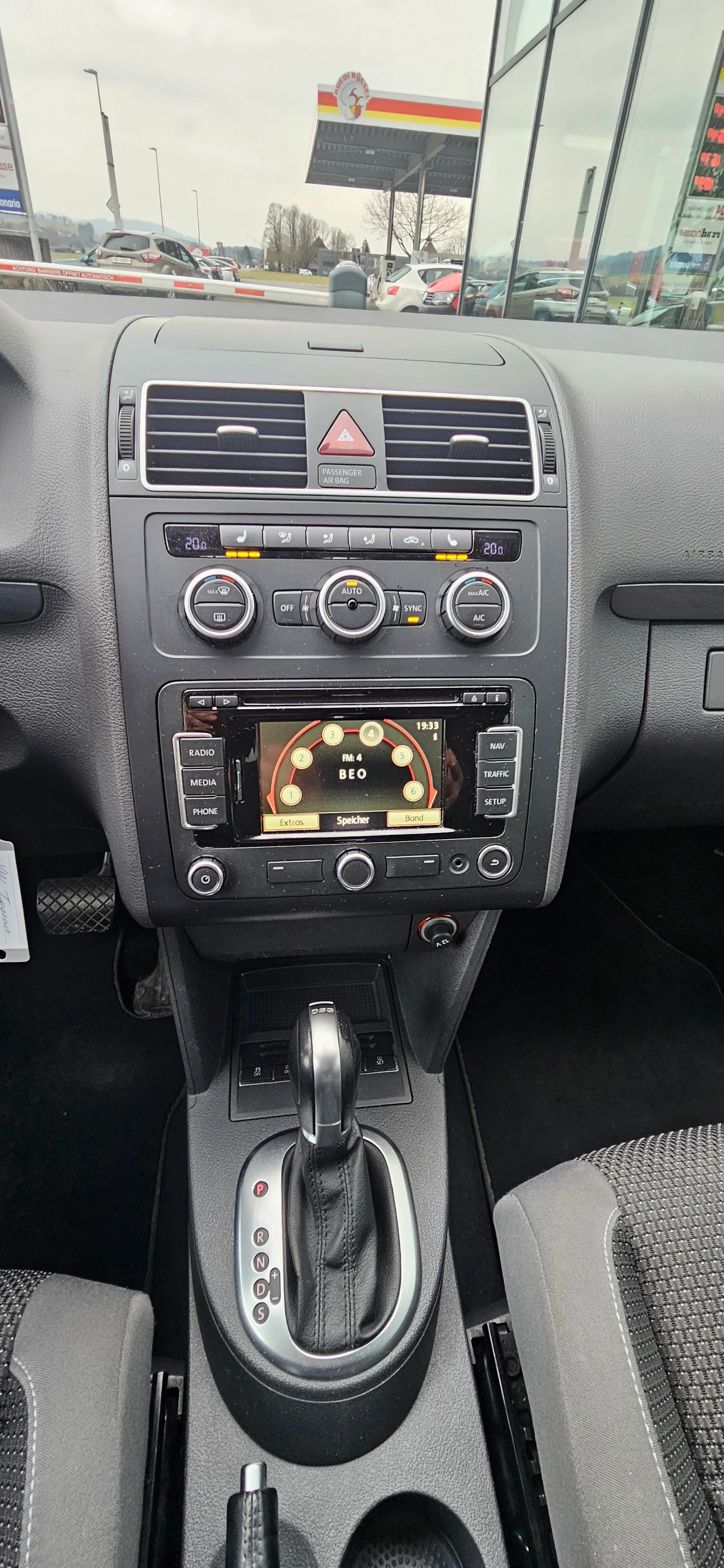VW Touran 2.0 TDI BMT Comfortline DSG-image-11