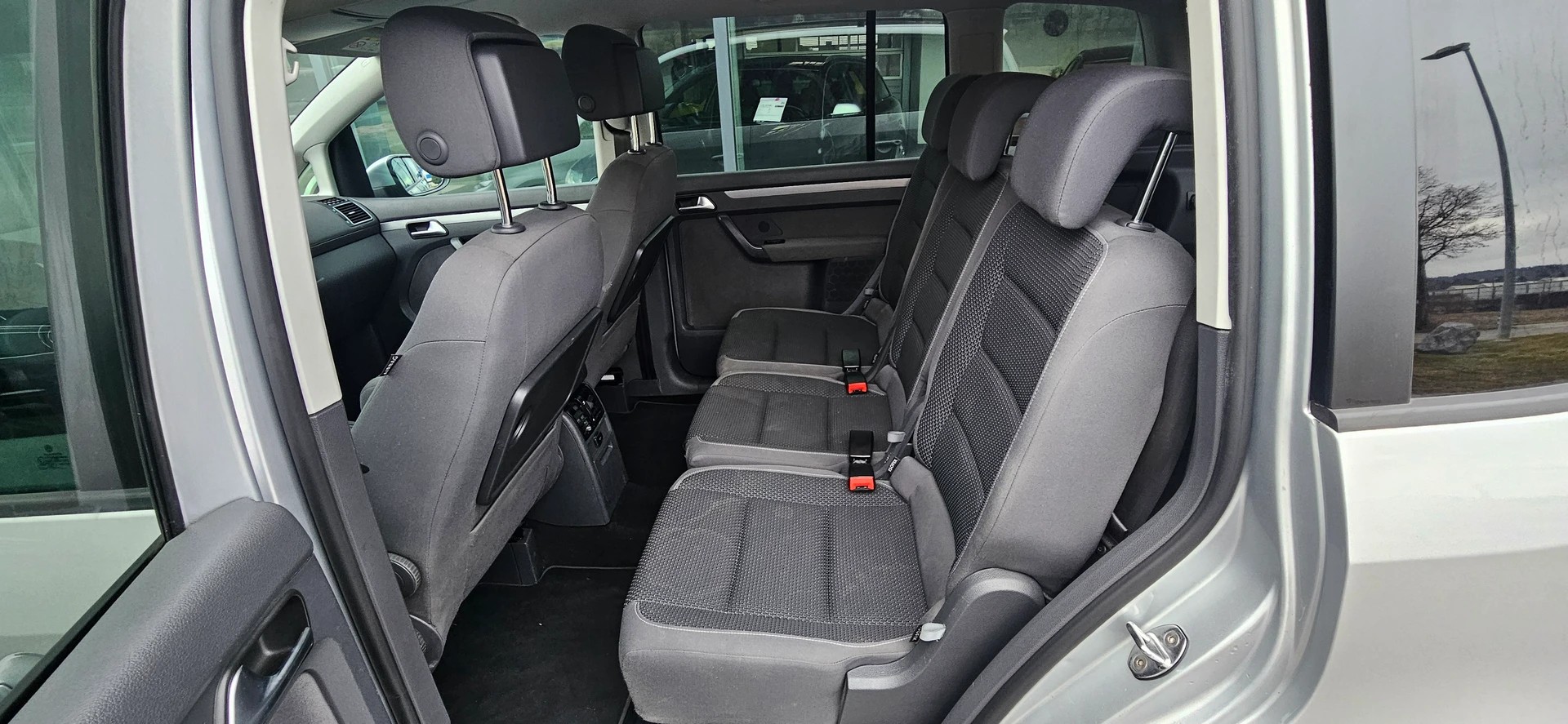 VW Touran 2.0 TDI BMT Comfortline DSG-image-12