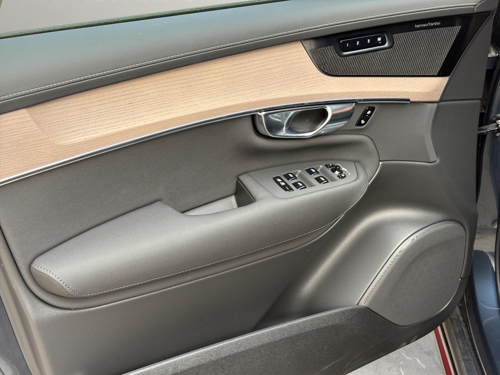 VOLVO XC90 T8 eAWD PluginHybrid Plus Dark Geartronic-image-10