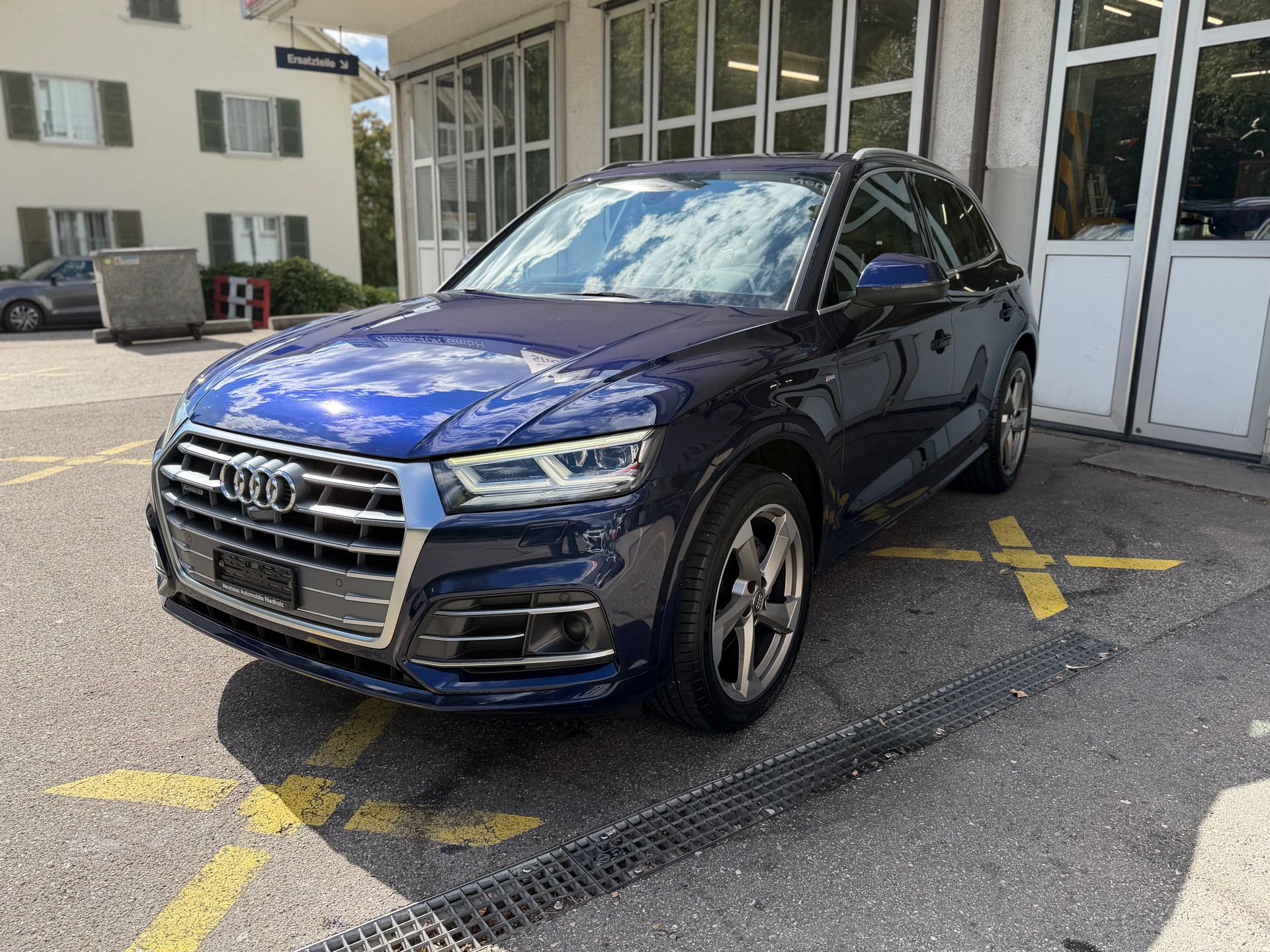 AUDI Q5 2.0 TFSI sport quattro S-tronic-showroom-element-1