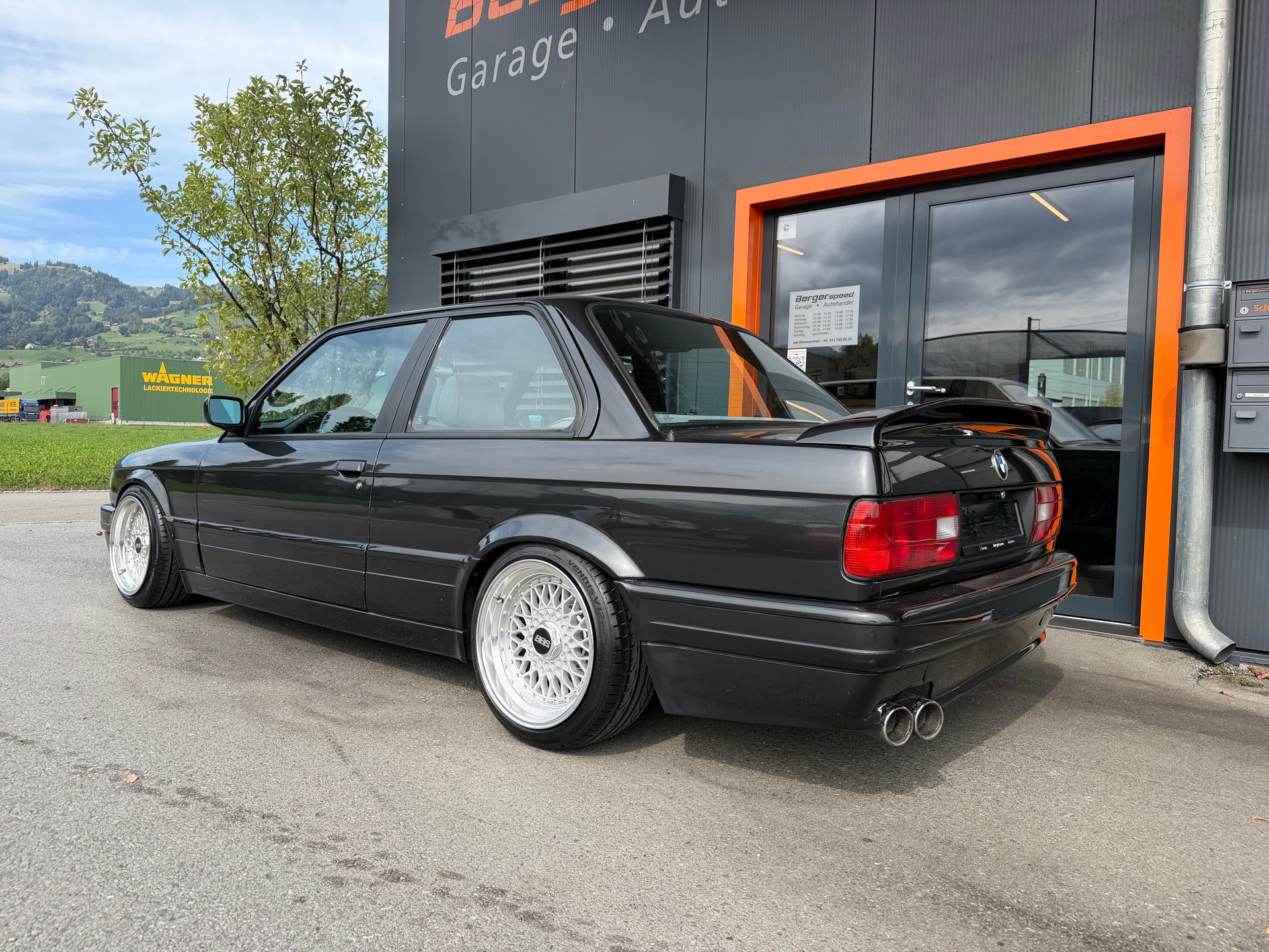BMW 325i original M-Tech 2-showroom-element-3