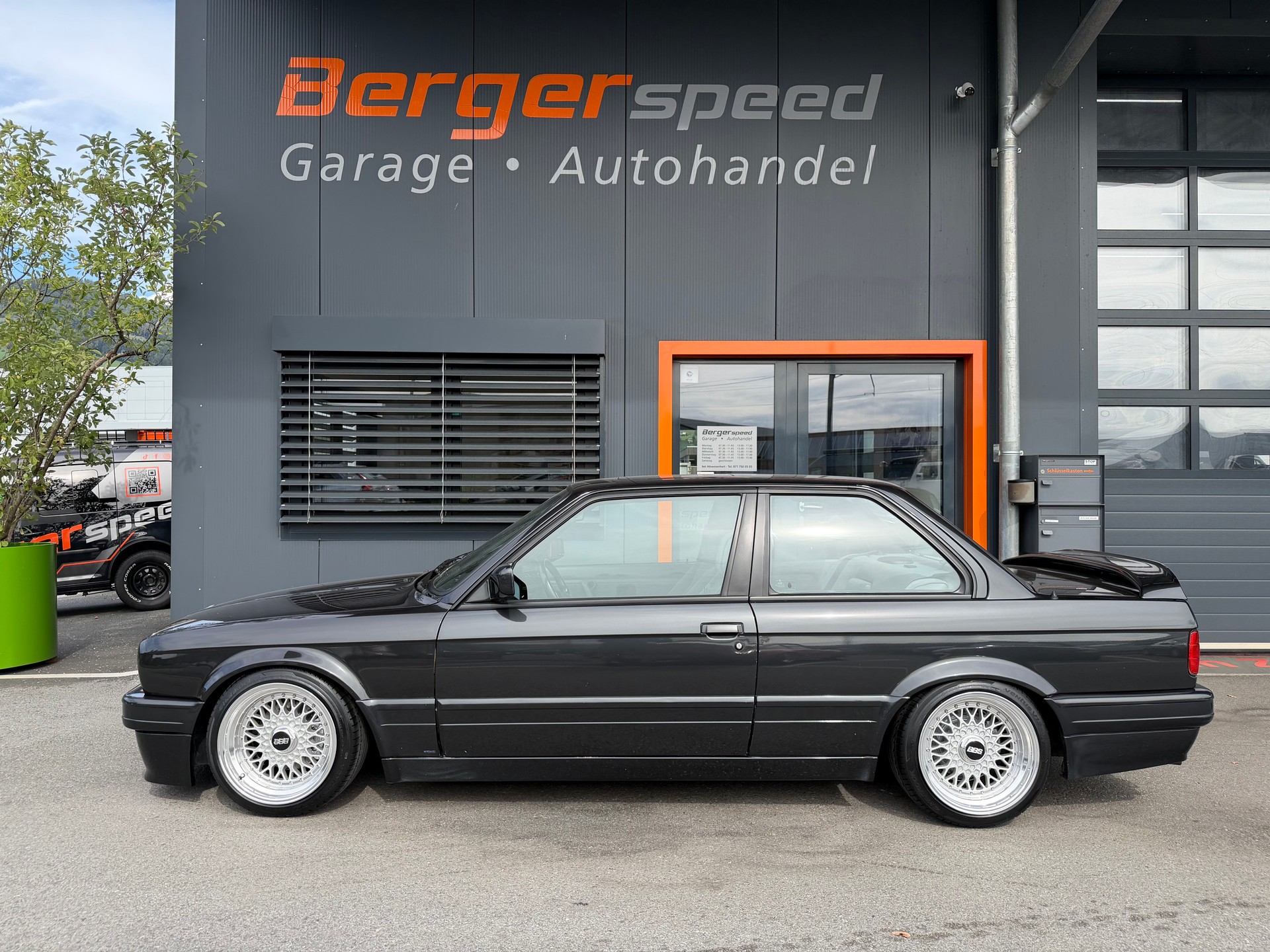 BMW 325i original M-Tech 2-showroom-element-1