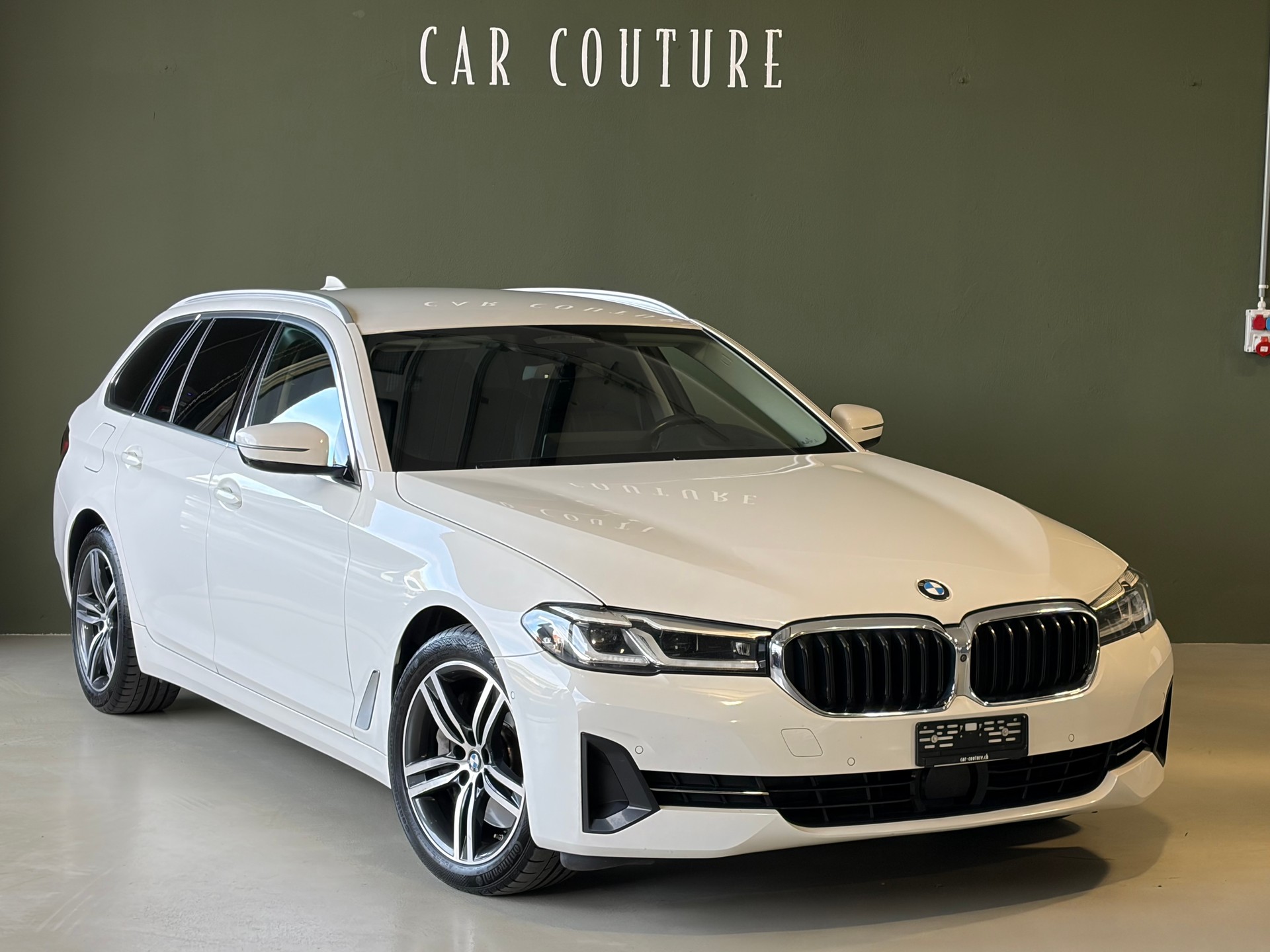 BMW 530d xDrive 48V Touring Steptronic *CH-Fahrzeug*Letzte MFK 06.2026*-showroom-element-2