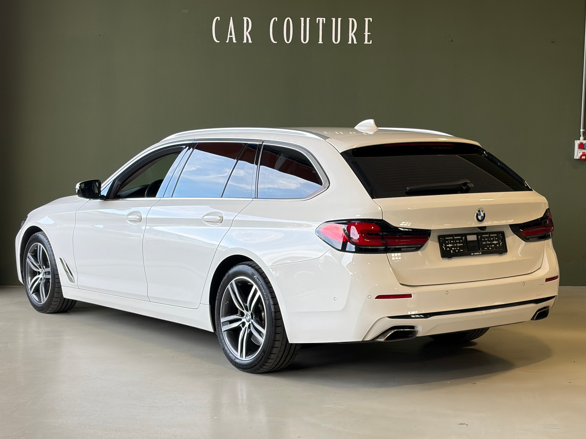 BMW 530d xDrive 48V Touring Steptronic *CH-Fahrzeug*Letzte MFK 06.2026*-showroom-element-3