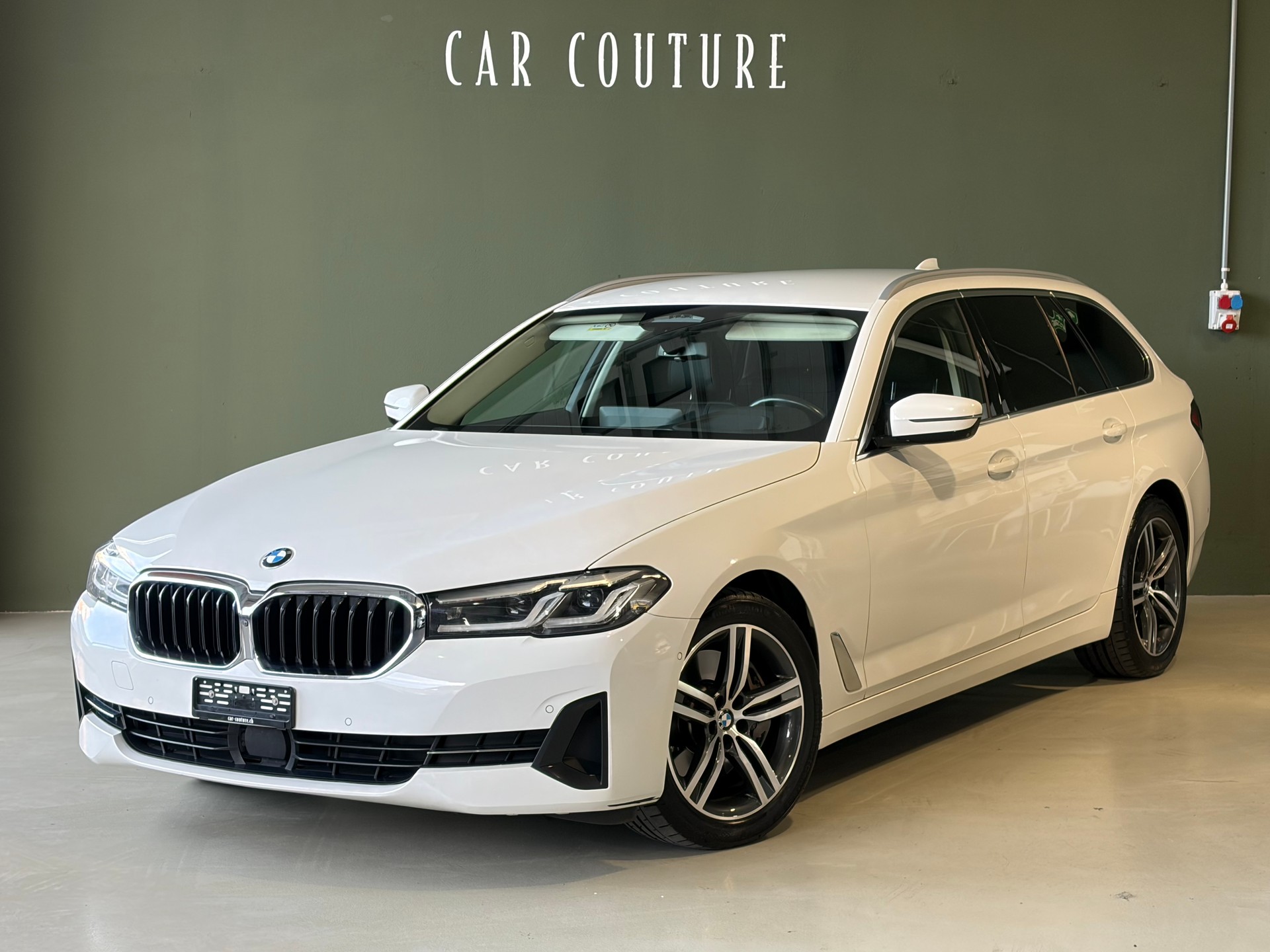 BMW 530d xDrive 48V Touring Steptronic *CH-Fahrzeug*Letzte MFK 06.2026*-showroom-element-1