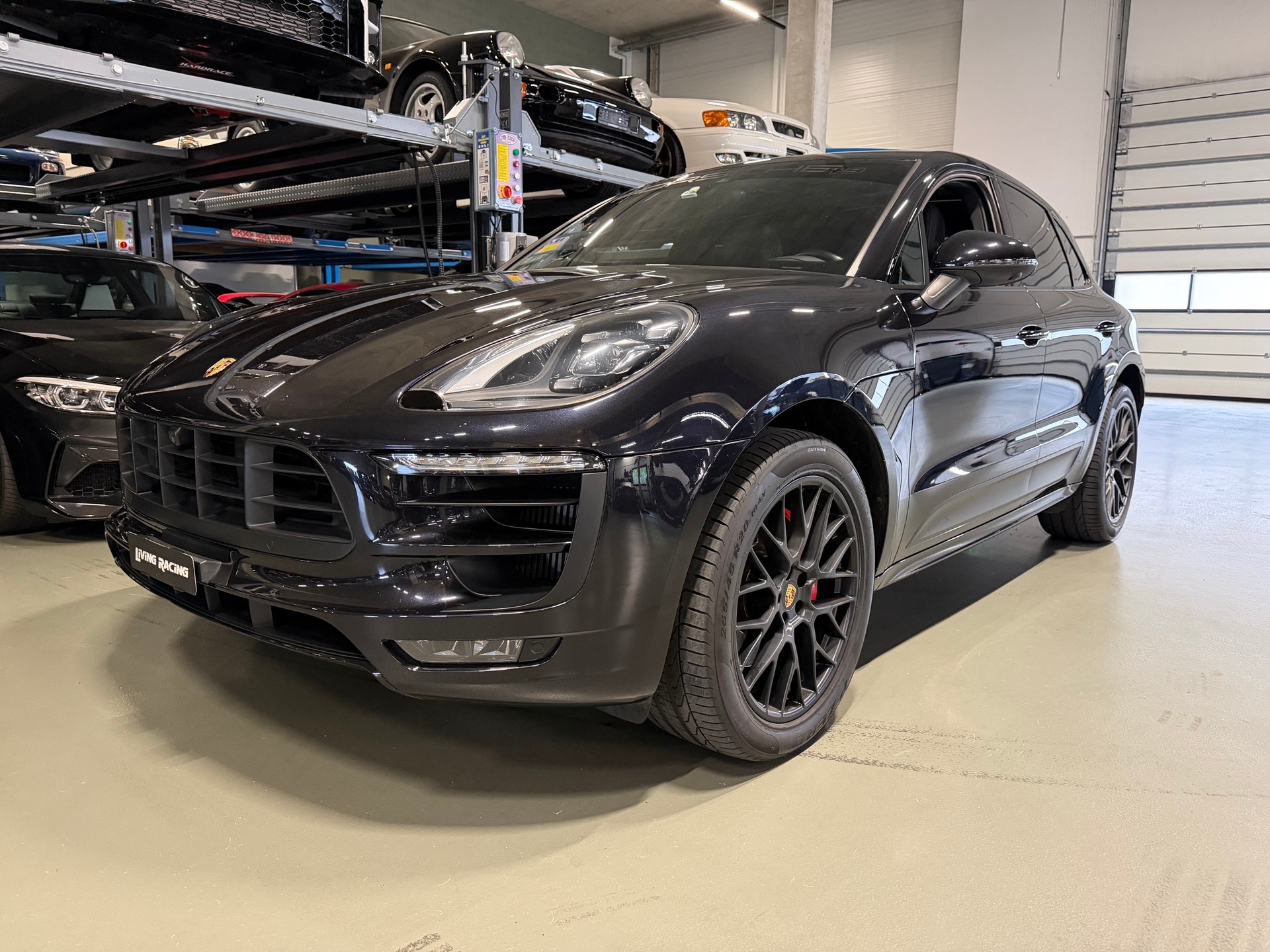 PORSCHE Macan GTS PDK-showroom-element-1
