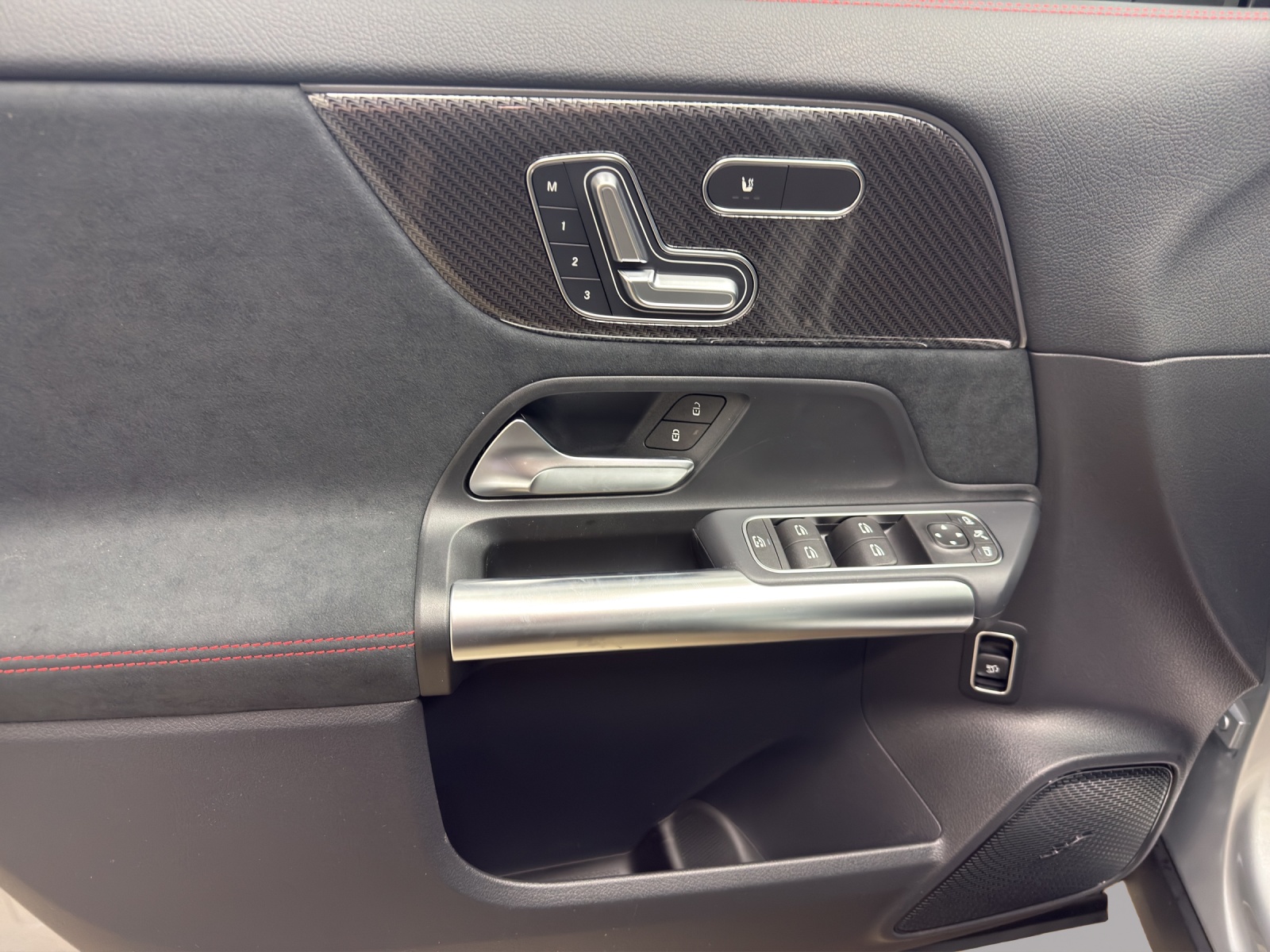 MERCEDES-BENZ GLA 250 4Matic 8G-DCT Swiss Star-image-11