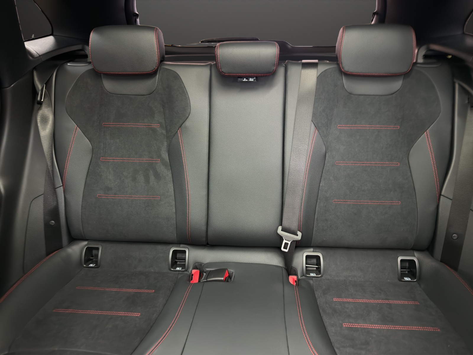 MERCEDES-BENZ GLA 250 4Matic 8G-DCT Swiss Star-image-13
