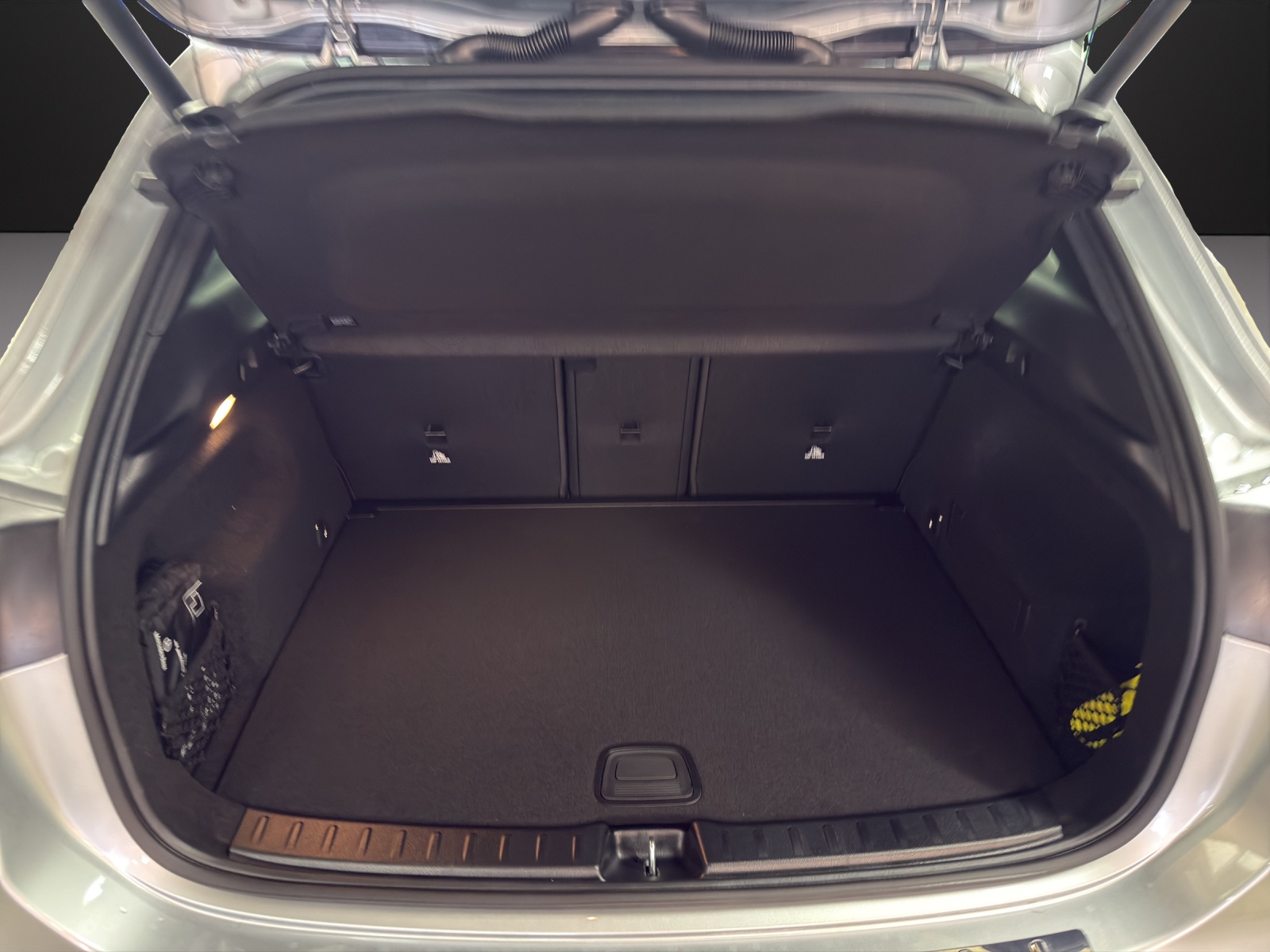 MERCEDES-BENZ GLA 250 4Matic 8G-DCT Swiss Star-image-8