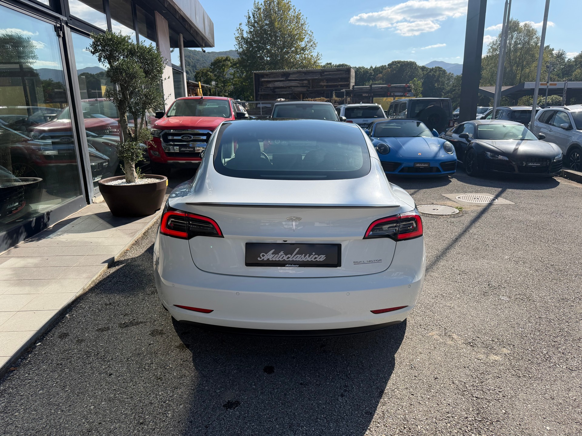TESLA Model 3 Performance Dual Motor AWD-showroom-element-2