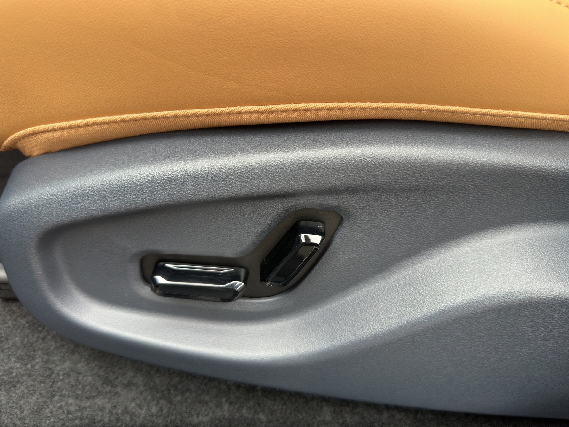 GEELY EM-i Max+ PHEV-image-26