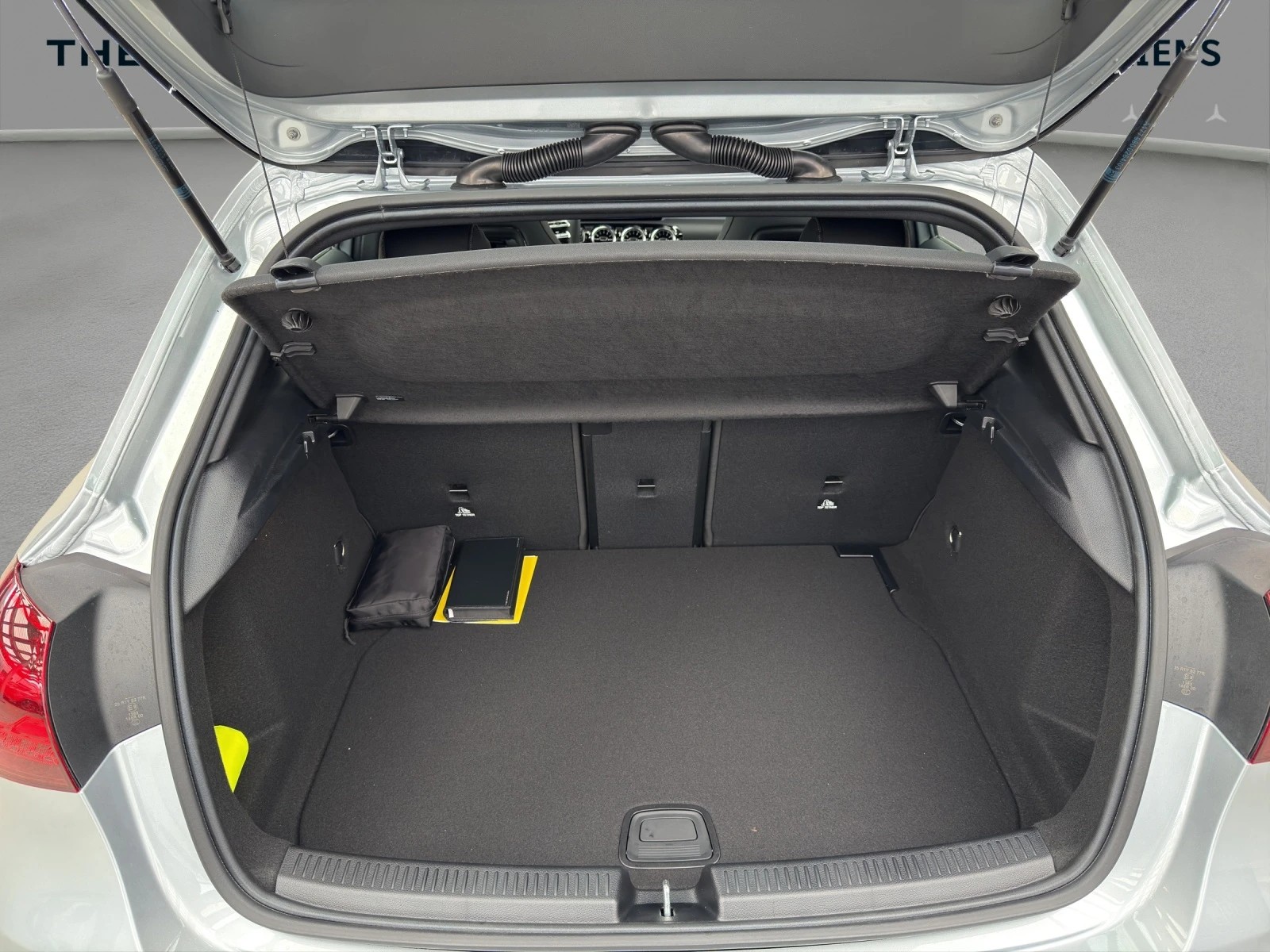 MERCEDES-BENZ A 250 4M - AMG / DISTRONIC / 360 Grad Kamera / Soundsystem-image-15