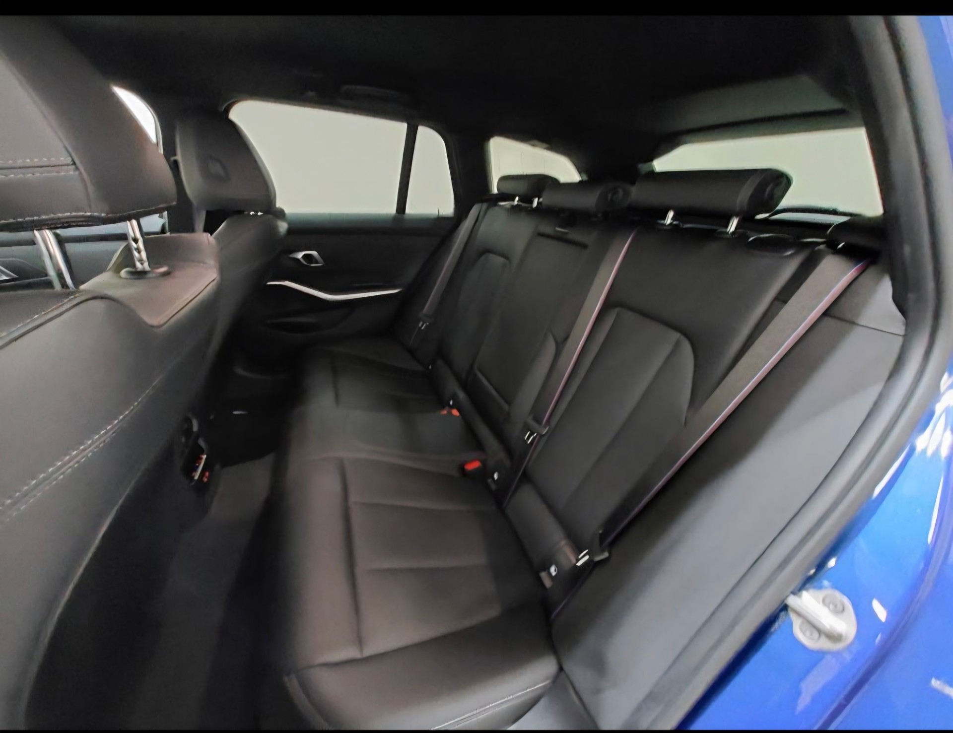 BMW 320d xDrive 48V Touring Steptronic M Sport Pro + AHK 1800kg-image-9