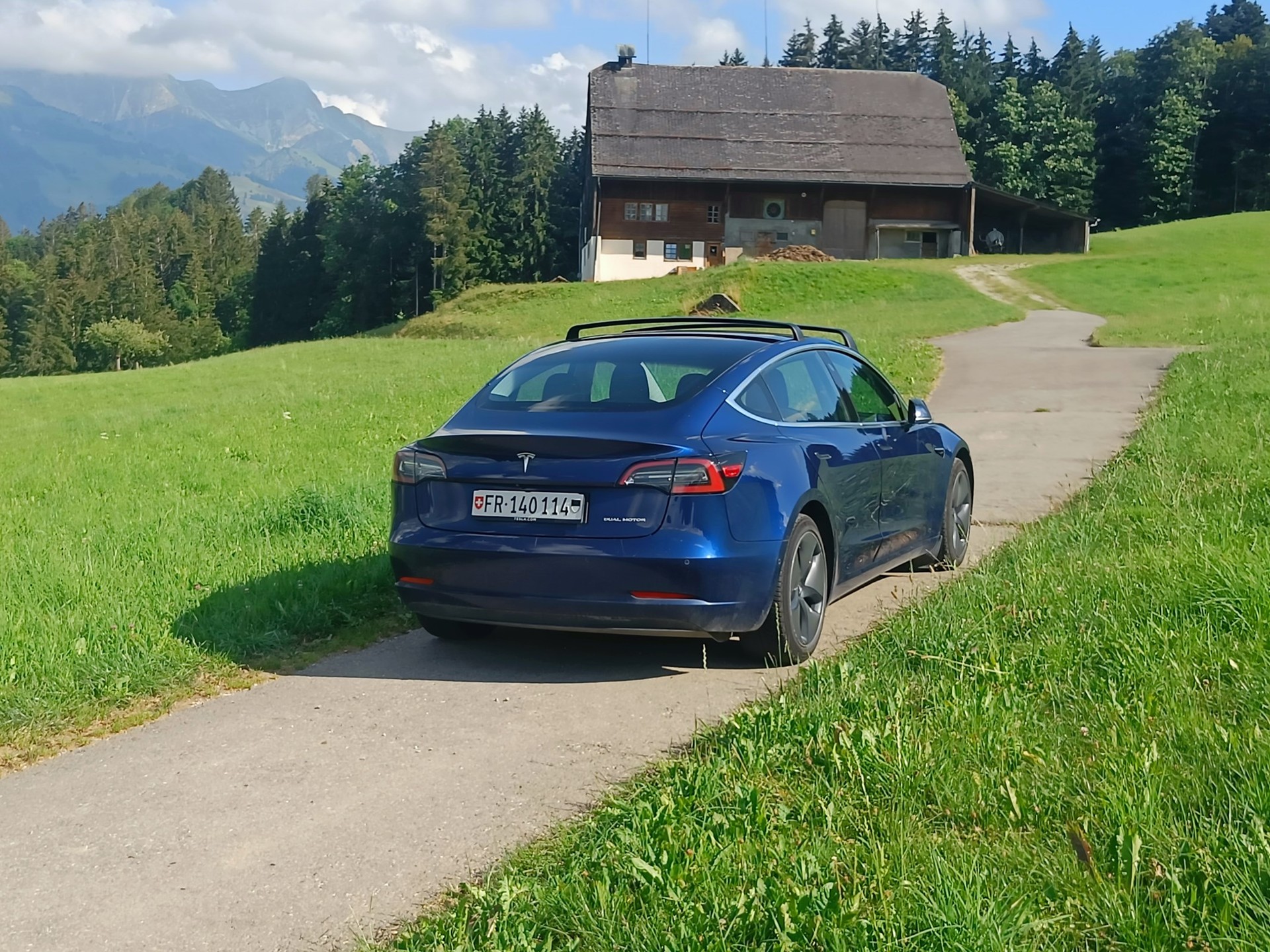TESLA Model 3 Long Range Dual Motor AWD-image-1