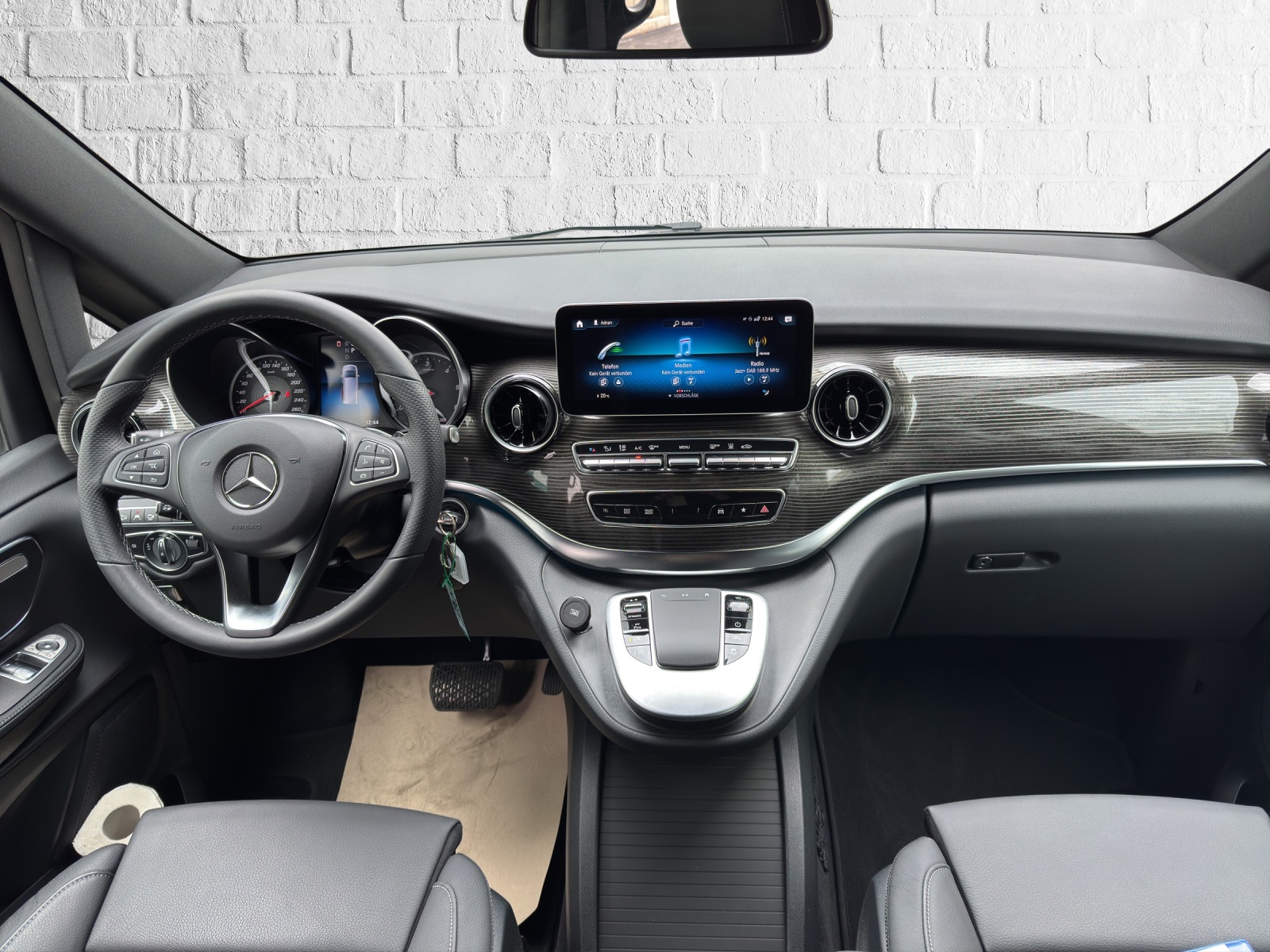MERCEDES-BENZ V 250 d extralang Avantgarde 4Matic 9G-Tronic-image-18