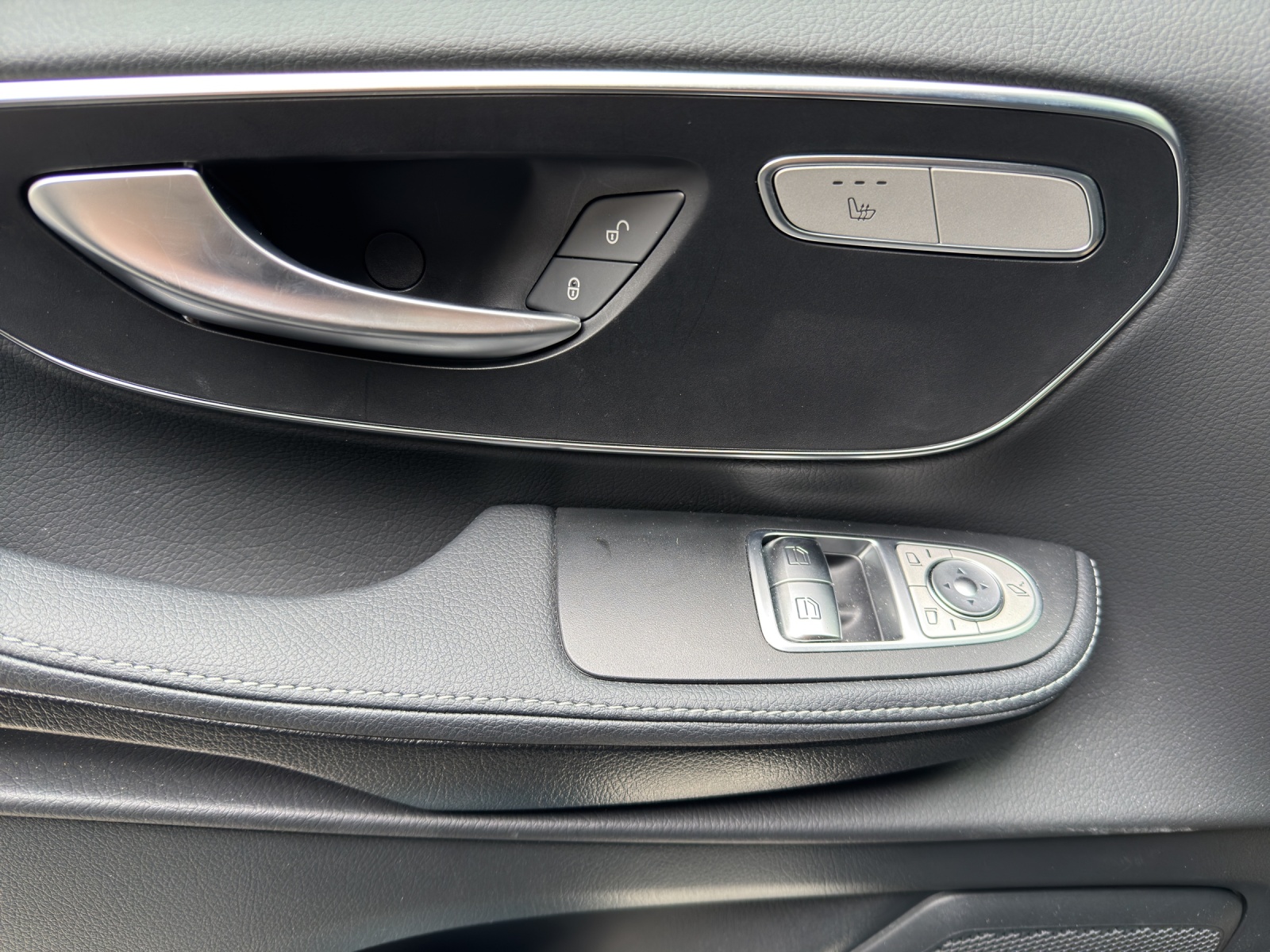 MERCEDES-BENZ V 250 d extralang Avantgarde 4Matic 9G-Tronic-image-11