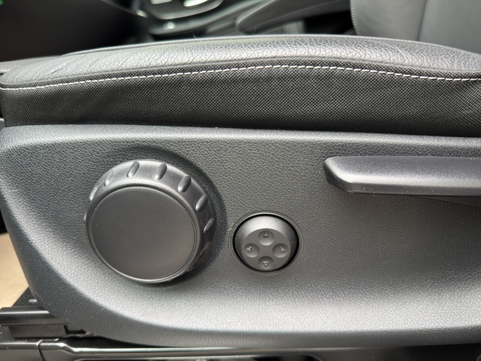 MERCEDES-BENZ V 250 d extralang Avantgarde 4Matic 9G-Tronic-image-9