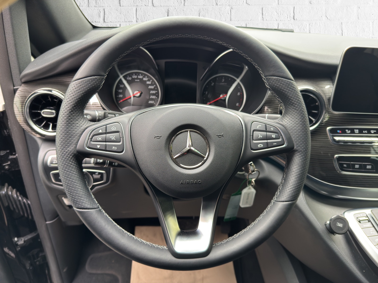 MERCEDES-BENZ V 250 d extralang Avantgarde 4Matic 9G-Tronic-image-14