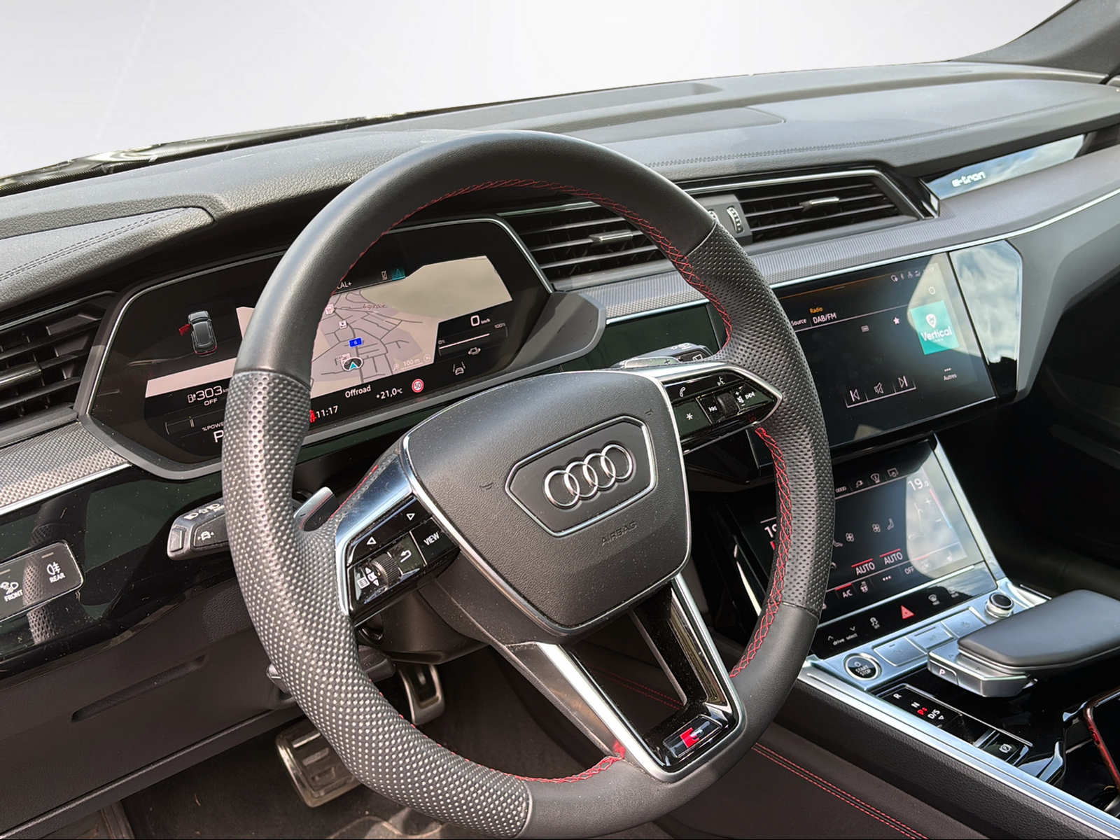 AUDI Q8 55 e-tron Black Edition quattro-image-3
