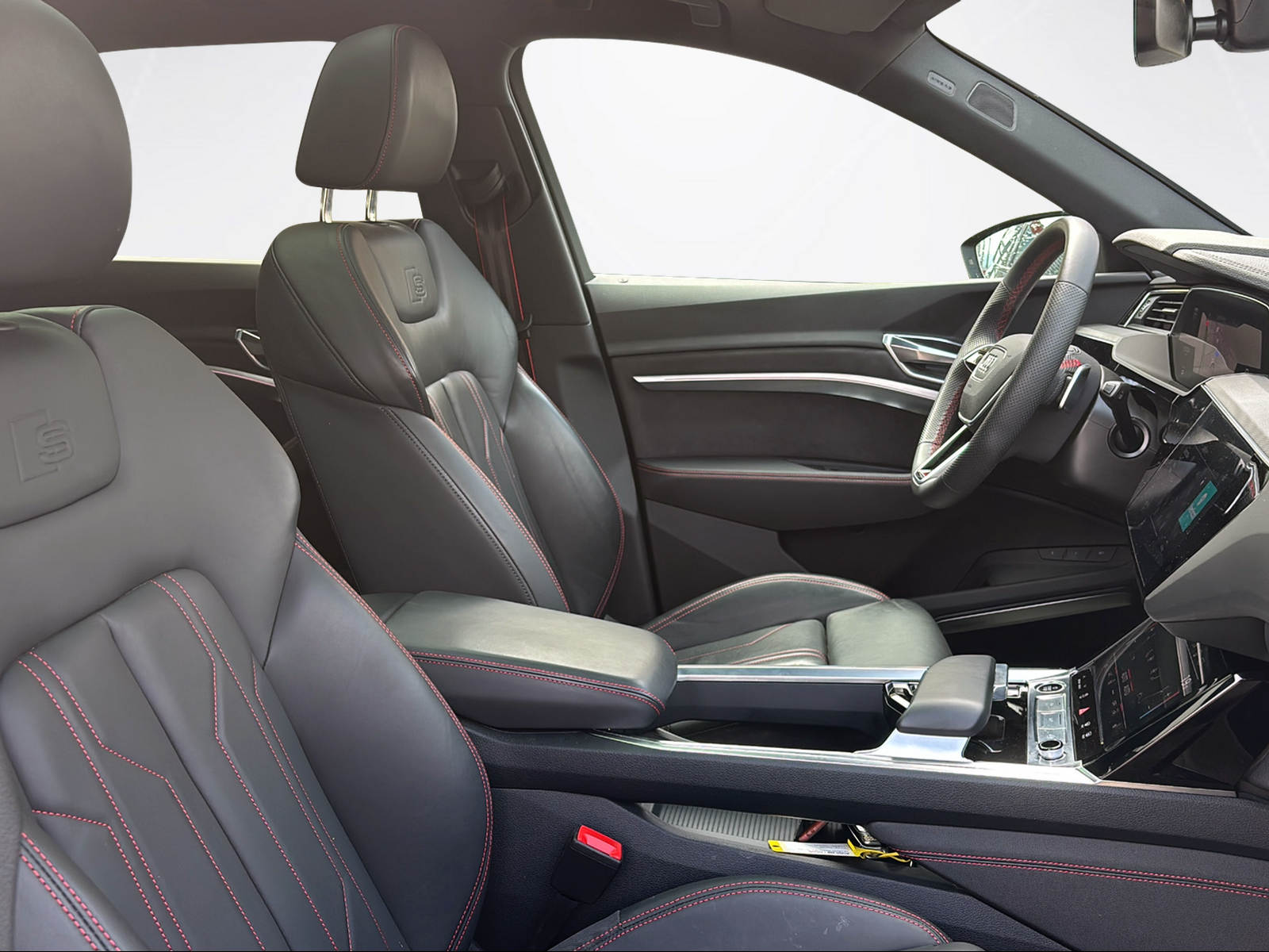 AUDI Q8 55 e-tron Black Edition quattro-image-8