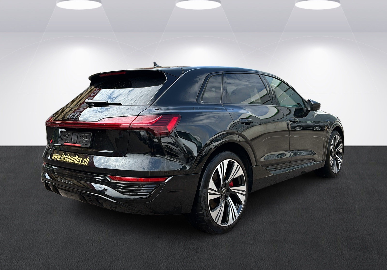 AUDI Q8 55 e-tron Black Edition quattro-image-6